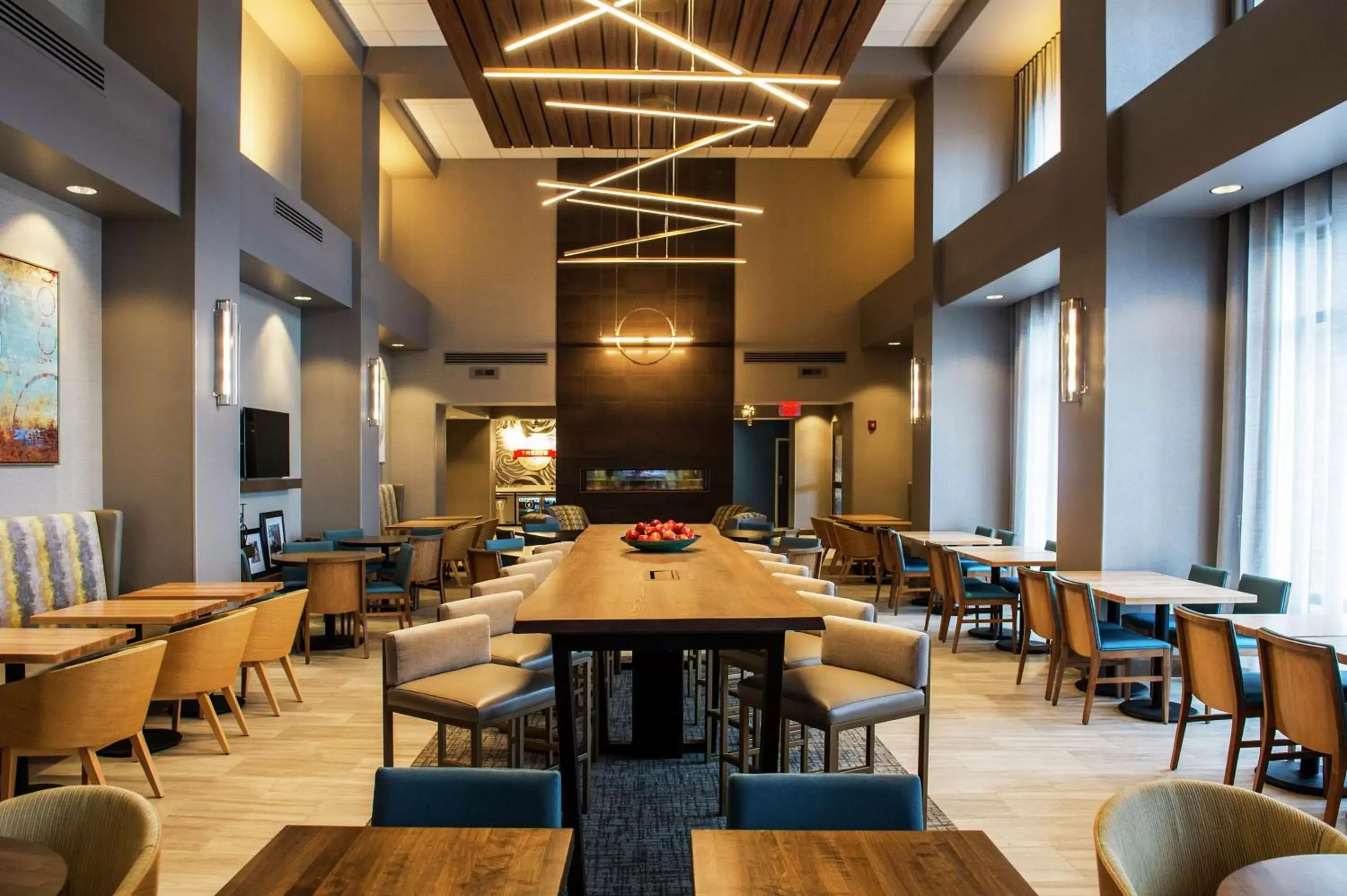 Dining area, Restaurant/Places to Eat in Hampton Inn & Suites/Foxborough/Mansfield