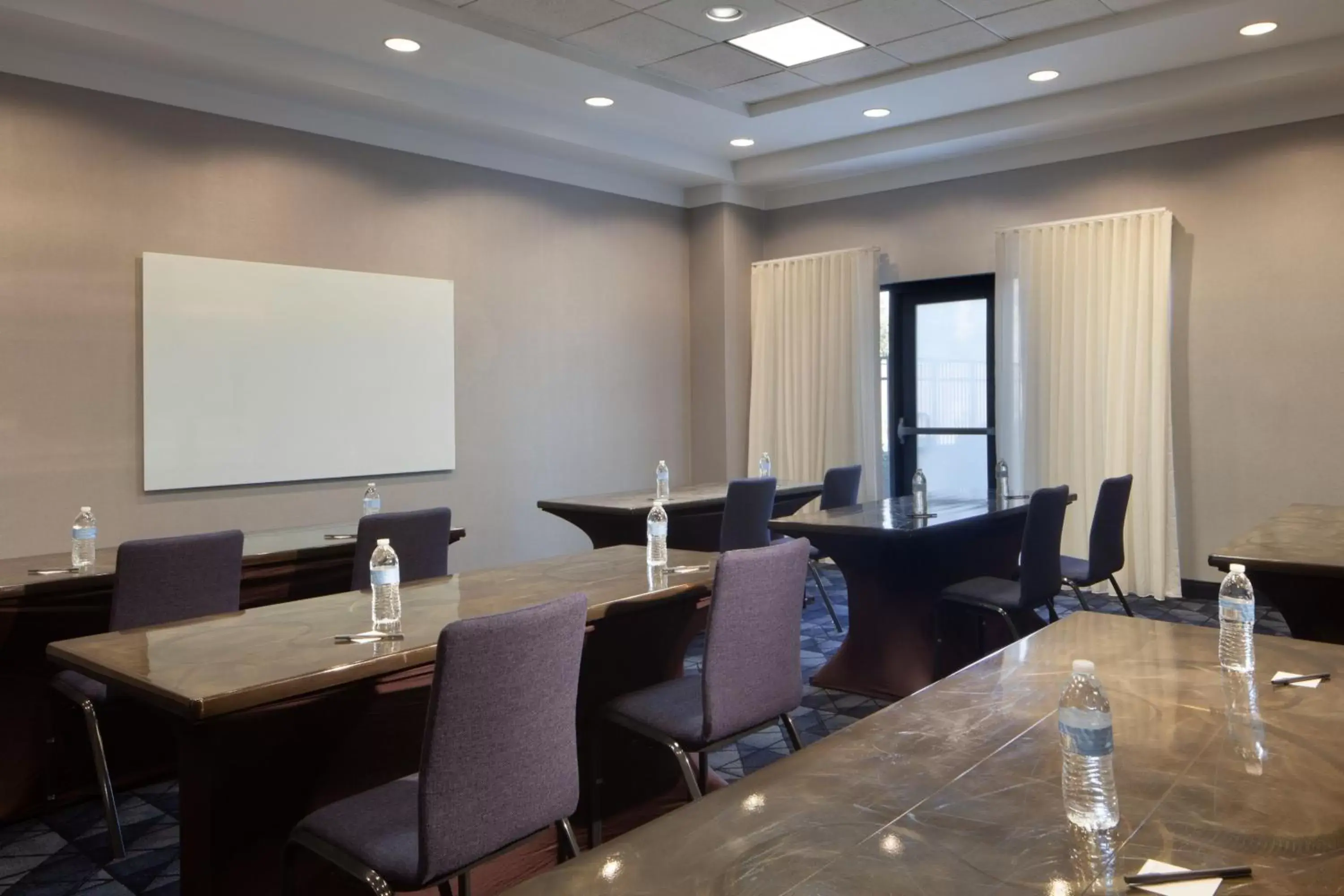 Meeting/conference room in Courtyard by Marriott Newark Silicon Valley