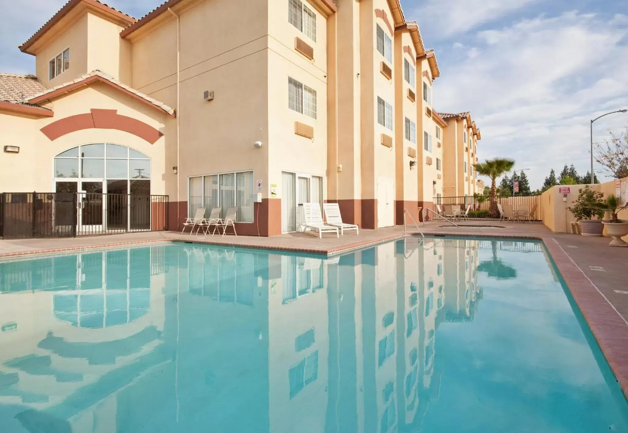 Property building, Swimming Pool in Holiday Inn Express Madera, an IHG Hotel