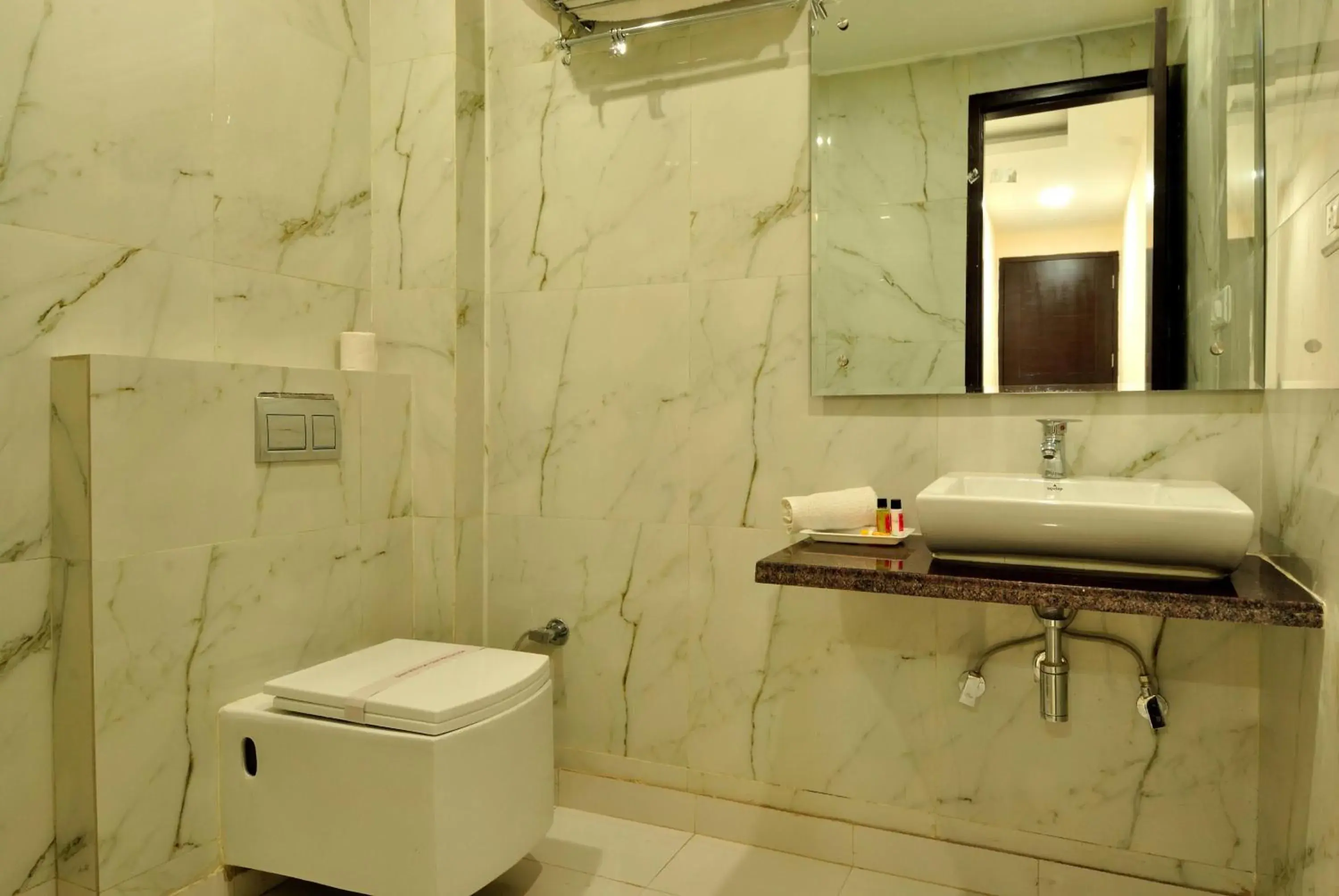 Bathroom in Hotel Kings Inn, Karol Bagh, New Delhi