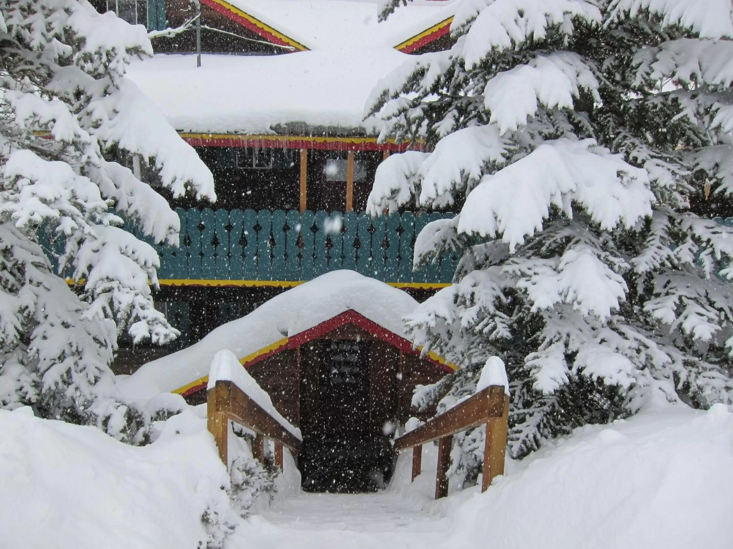 Facade/entrance, Winter in Chateau Apres Lodge