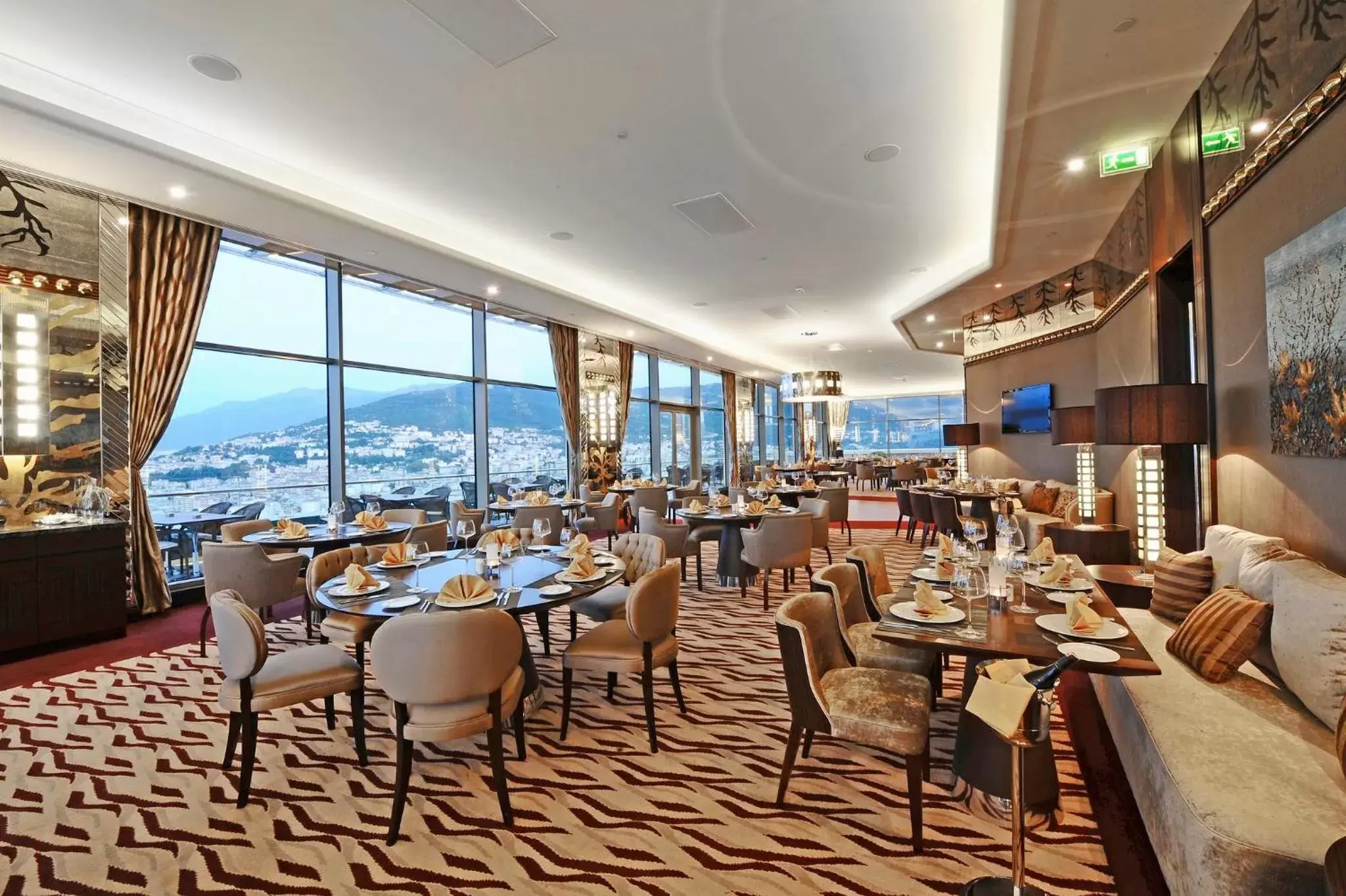 Restaurant/Places to Eat in Crowne Plaza Bursa Convention Center & Thermal Spa, an IHG Hotel