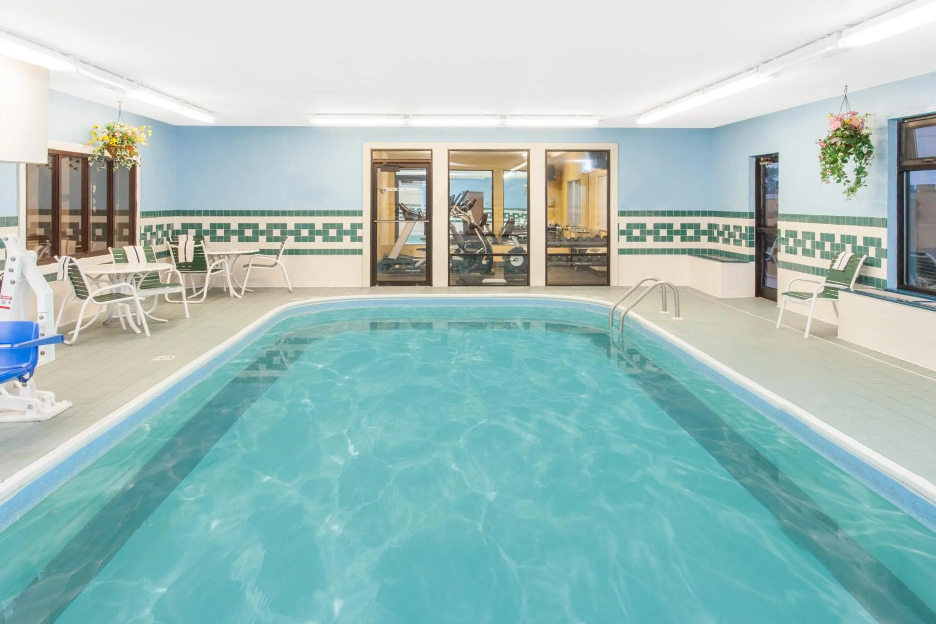 Swimming pool in Ramada Limited Decatur