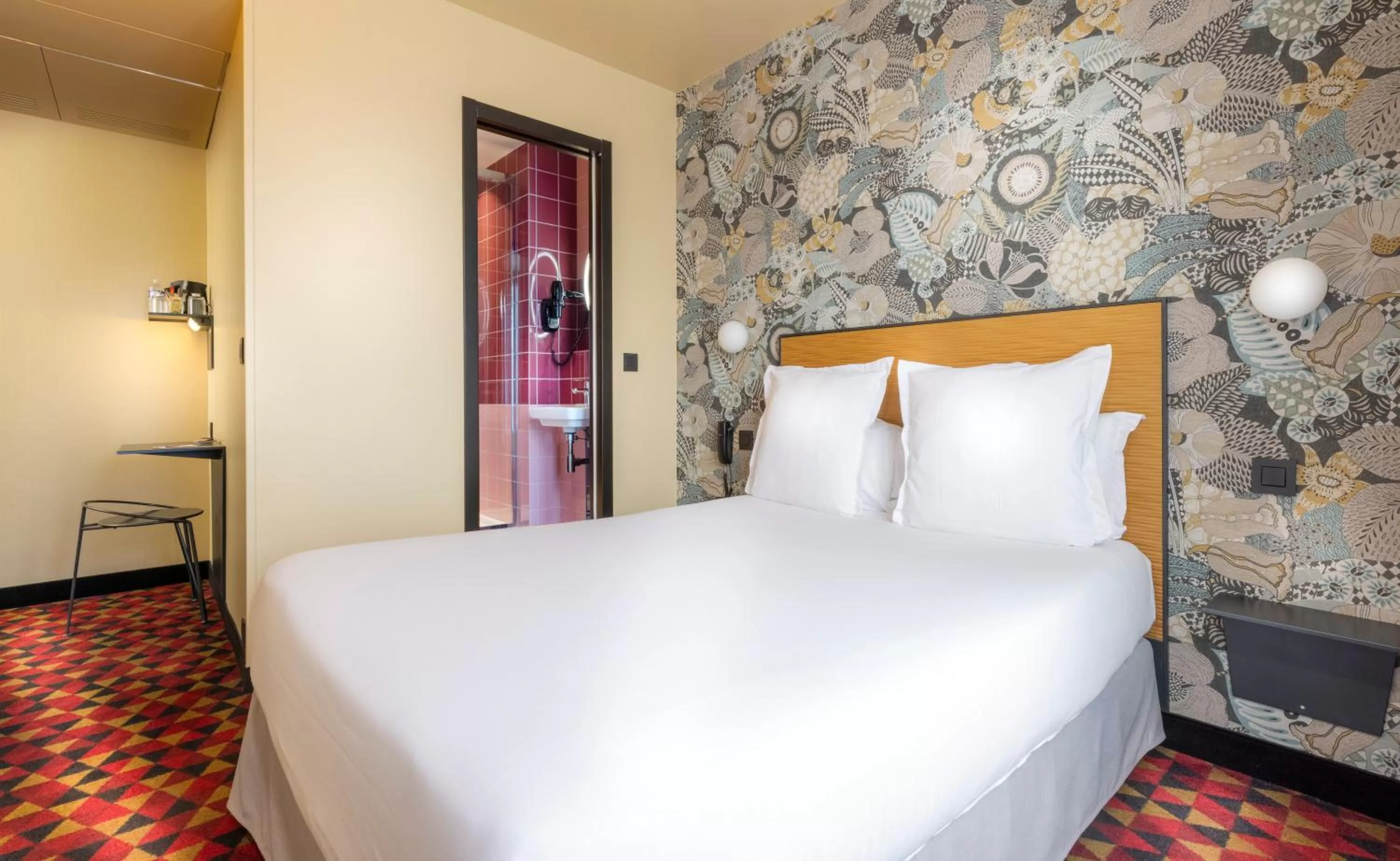 Bed in Libertel Canal Saint Martin