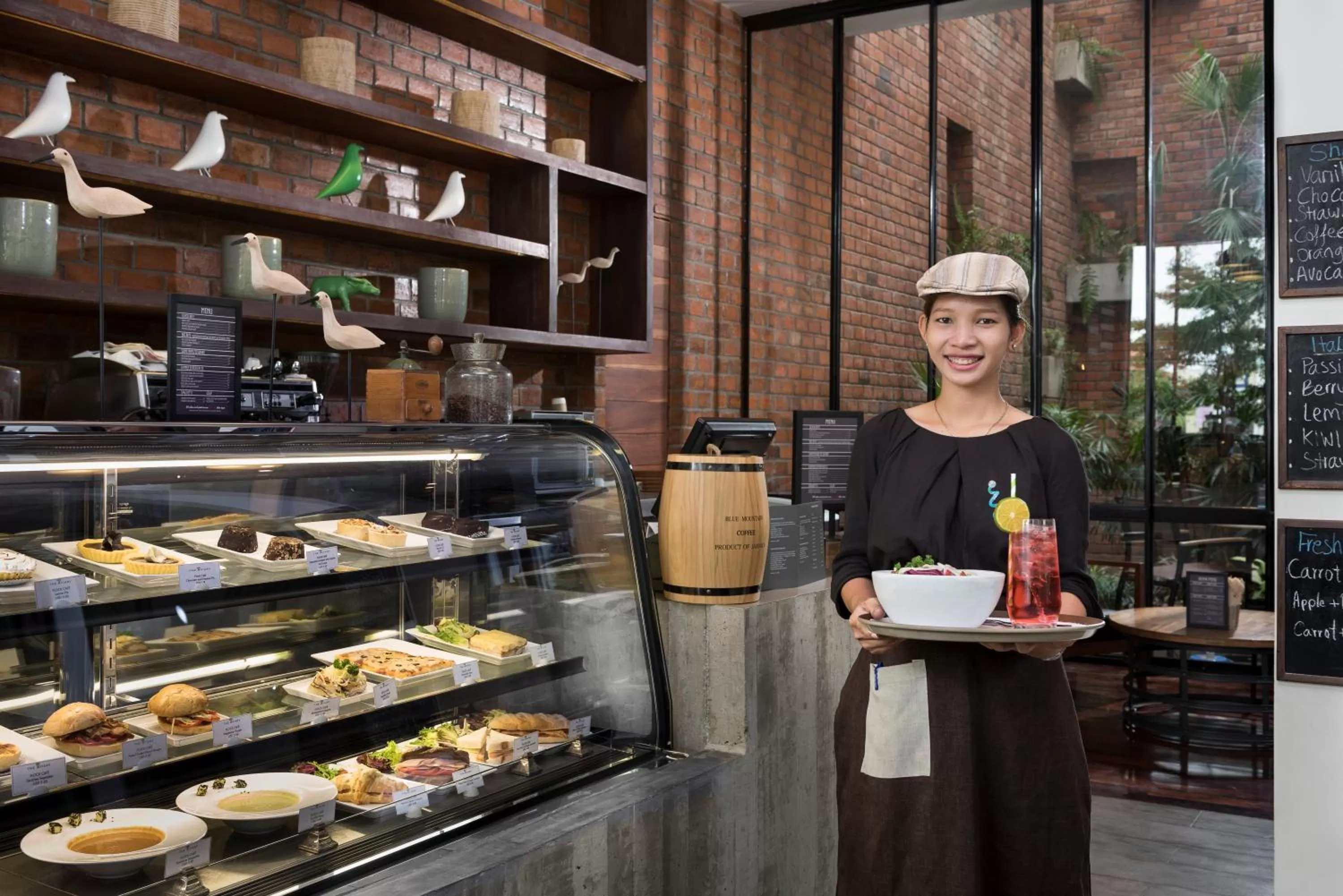 Restaurant/places to eat in The Aviary Hotel