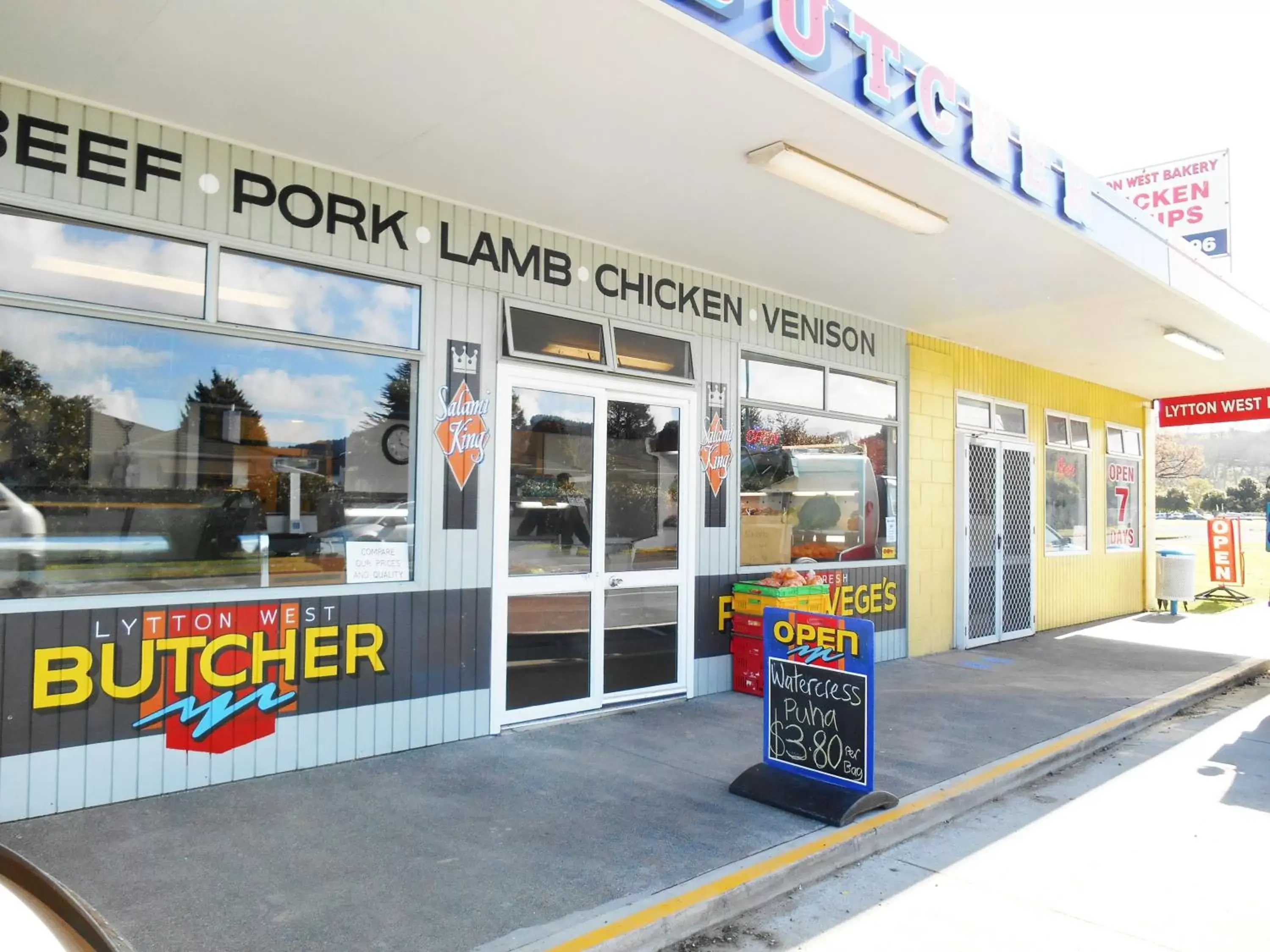 Shopping Area, Facade/Entrance in Tudor Park Motel