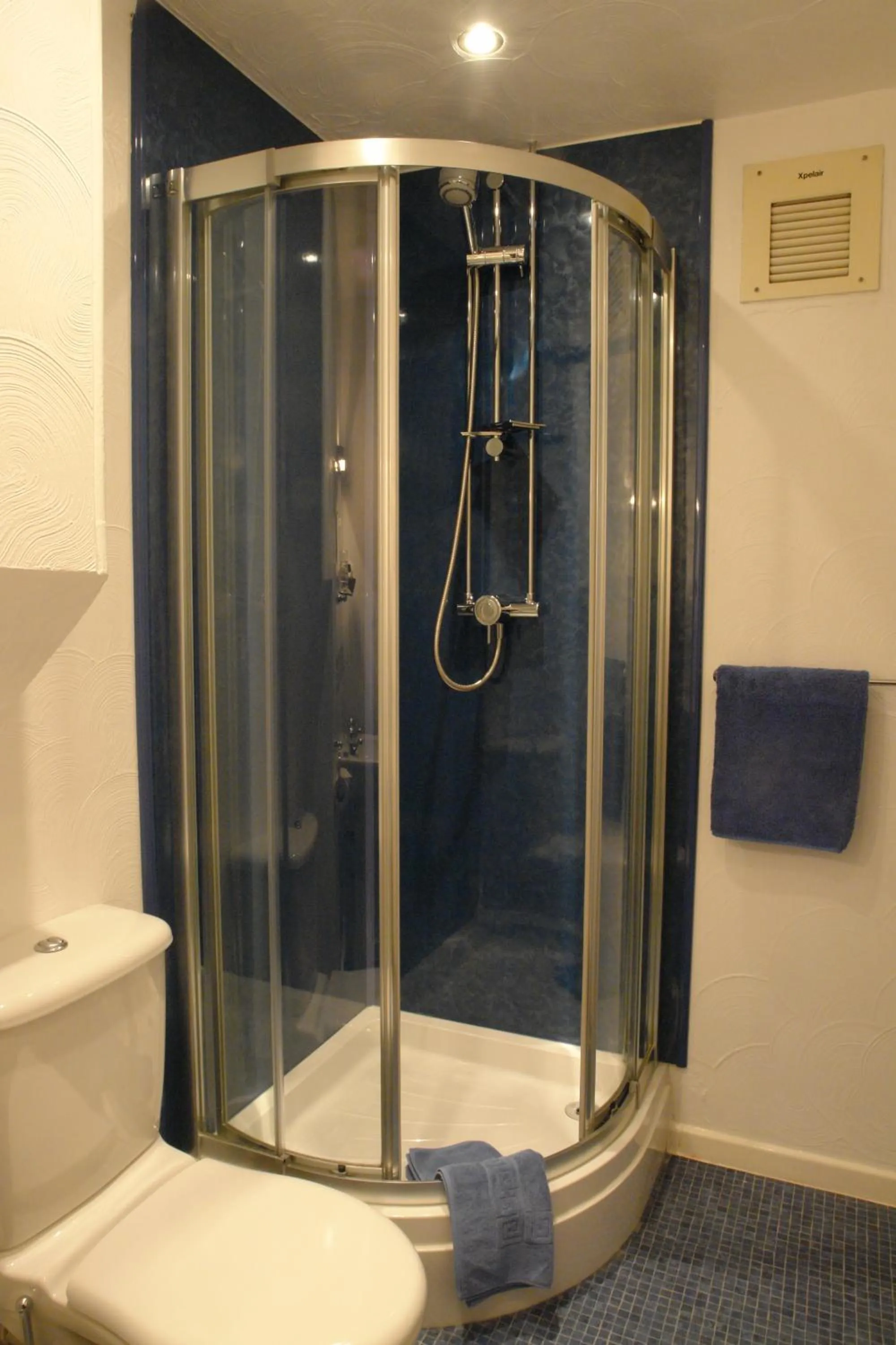 Shower in Midway Guest House