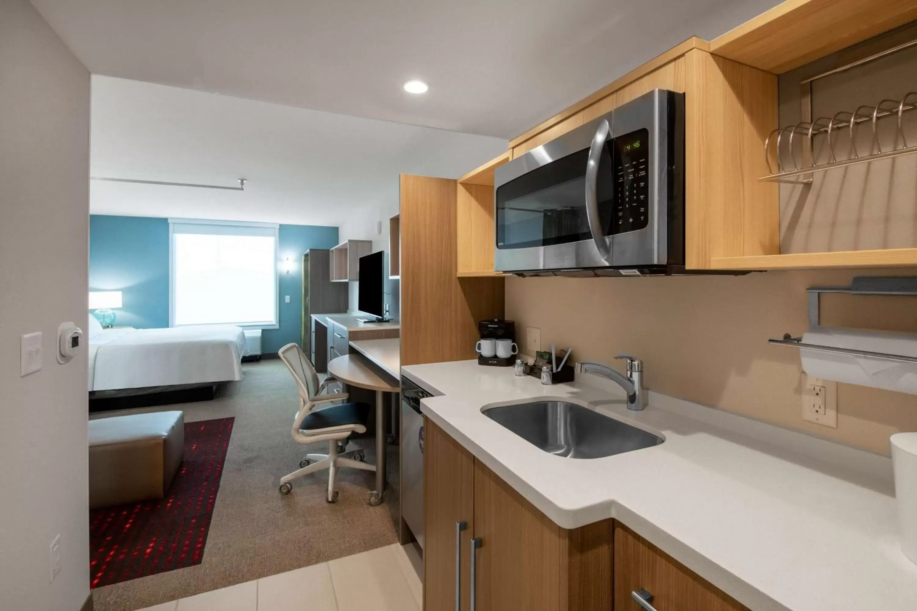 Kitchen or kitchenette, Kitchen/Kitchenette in Home2 Suites By Hilton Phoenix Airport North, Az