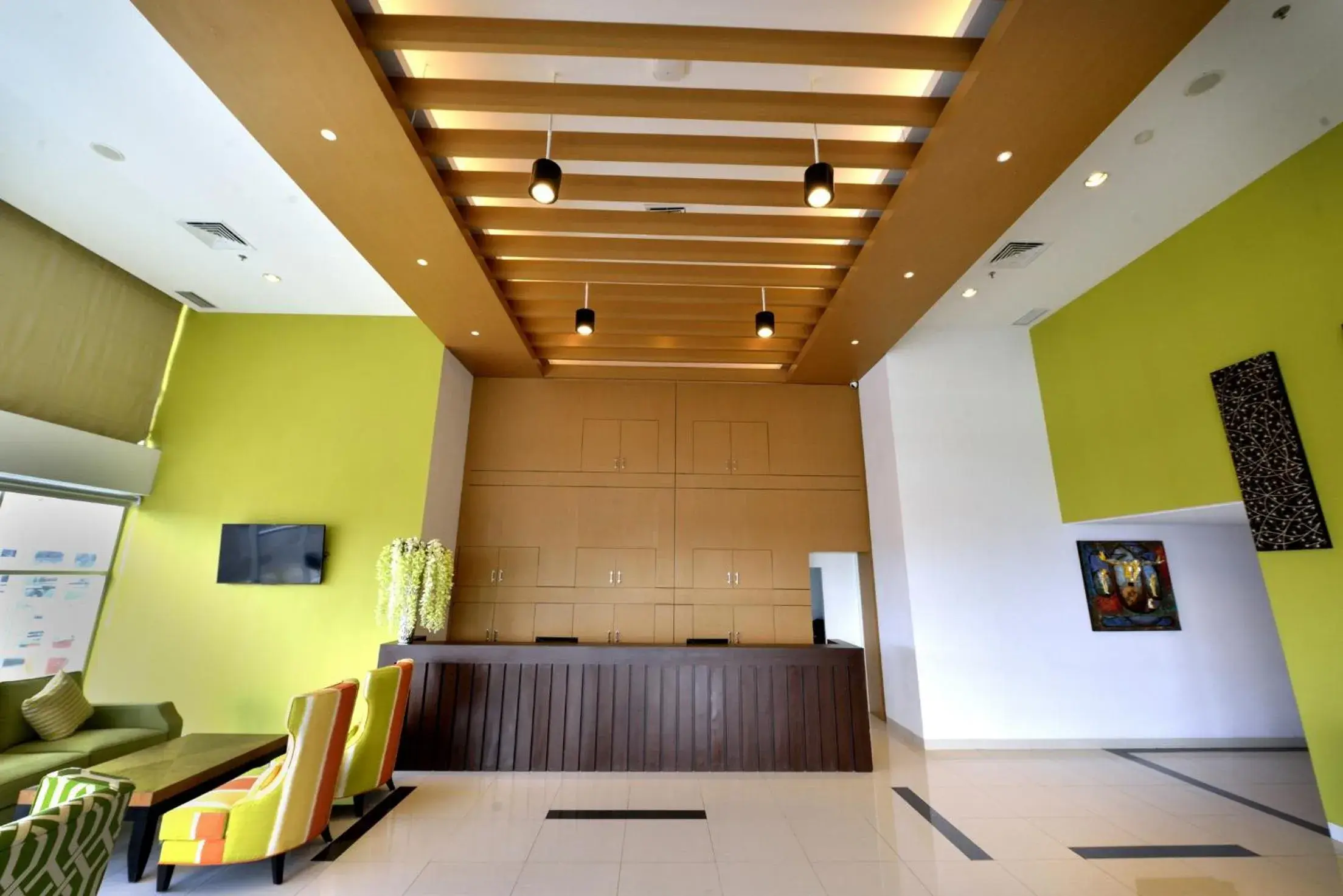 Lobby or reception in Whiz Prime Hotel Megamas Manado