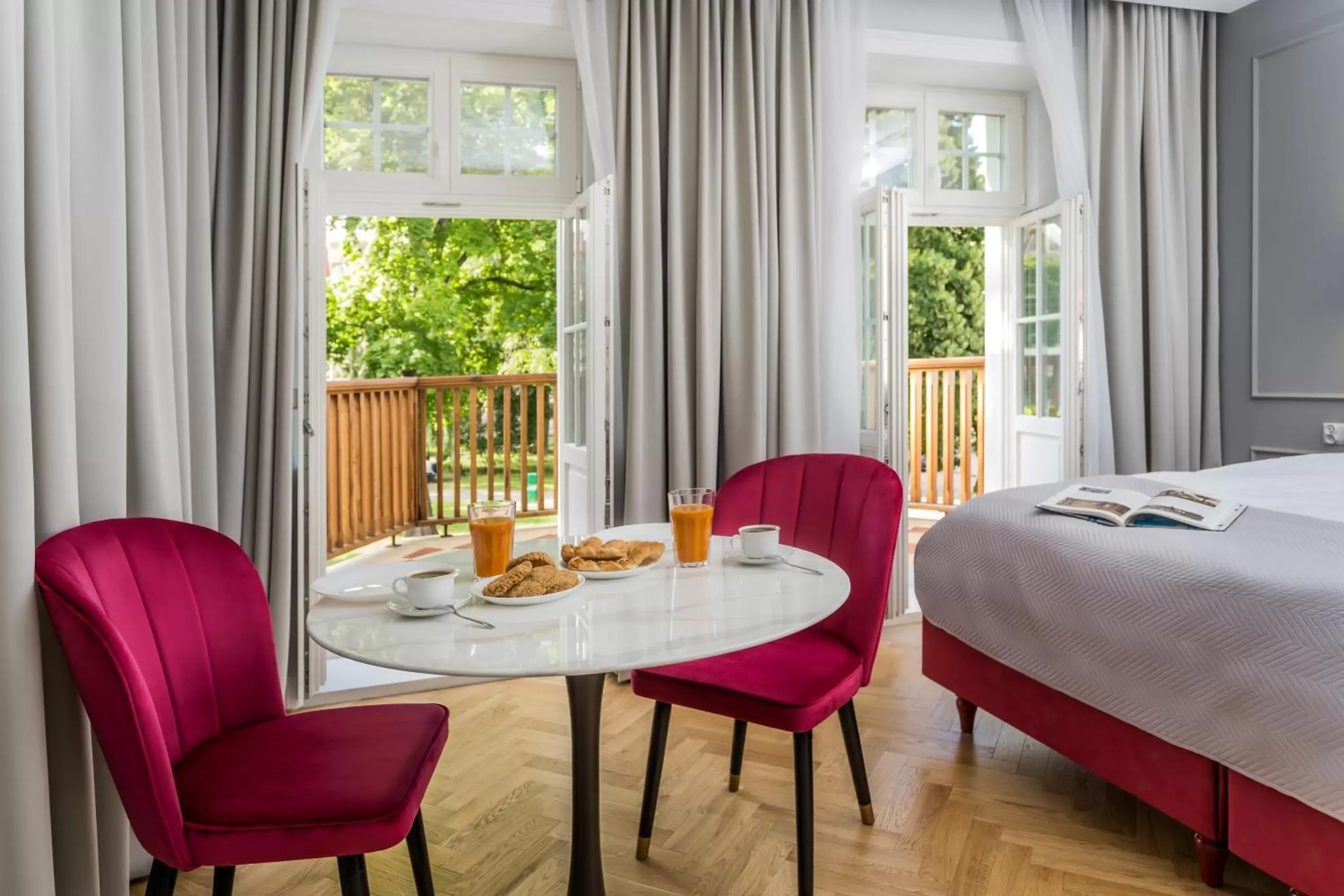 Deluxe Double or Twin Room with Balcony in H Aparthotel Deluxe Double or Twin Room with Balcony in H Aparthotel