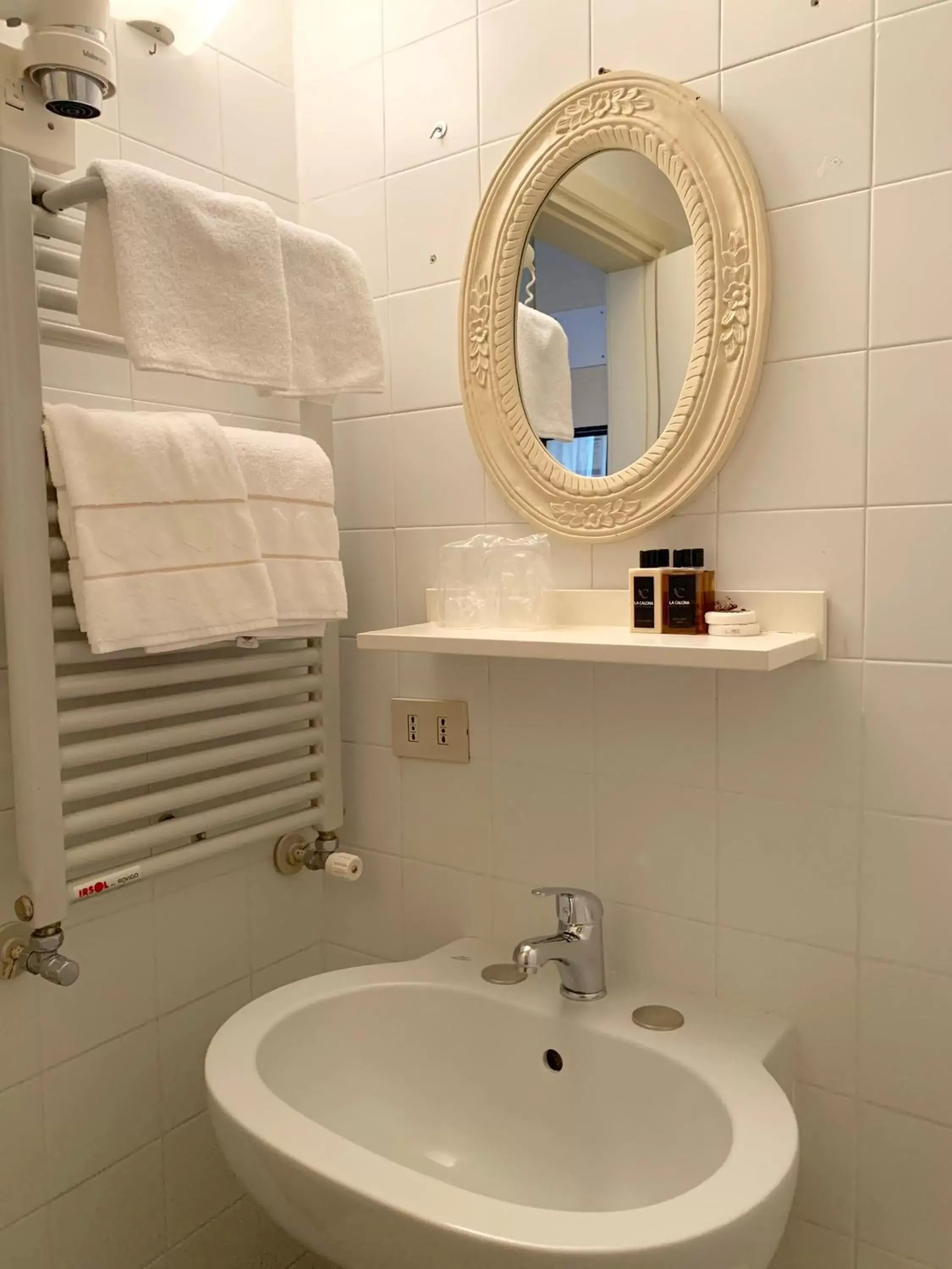 Bathroom in Hotel La Calcina