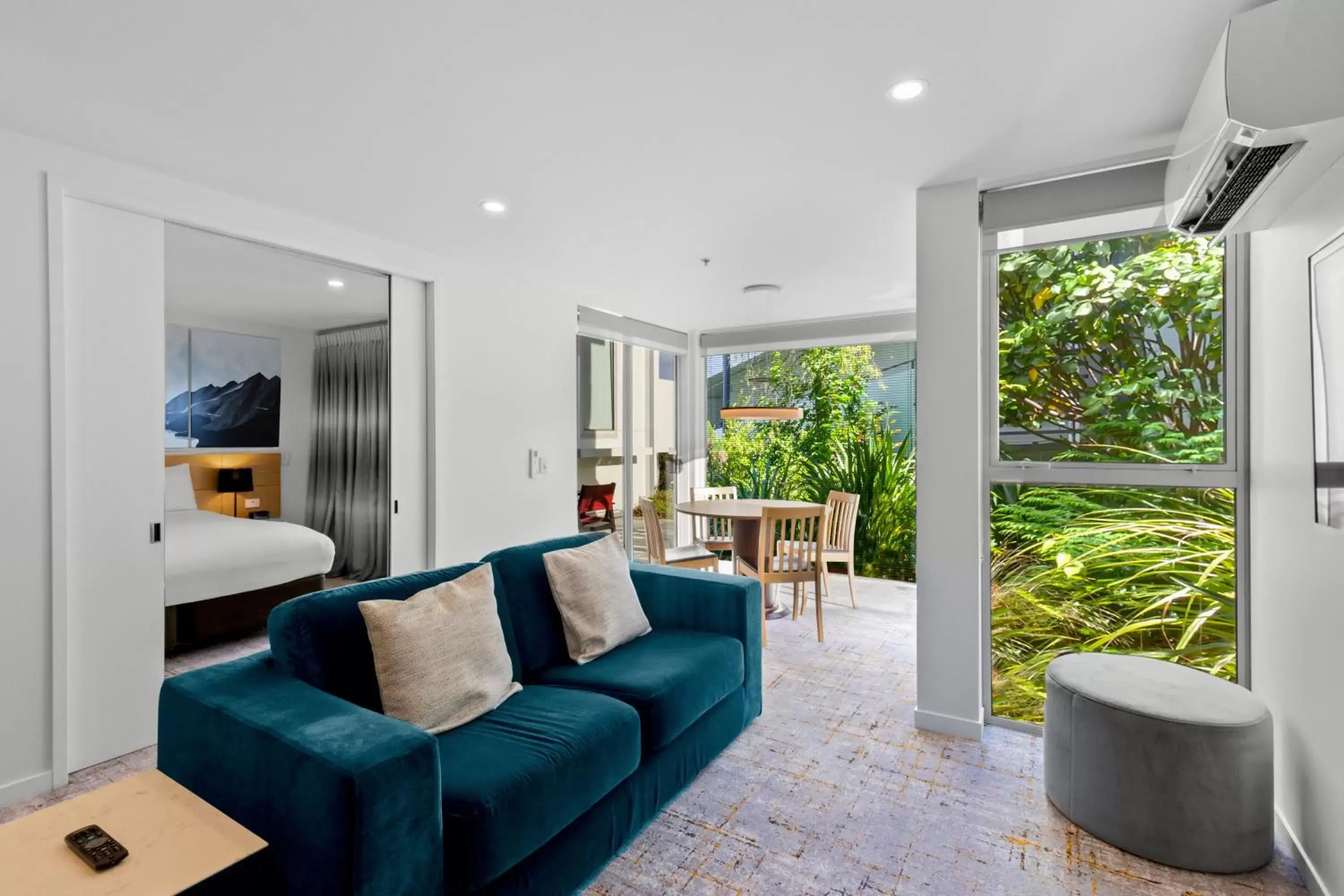 Living room, Seating Area in Scenic Suites Queenstown