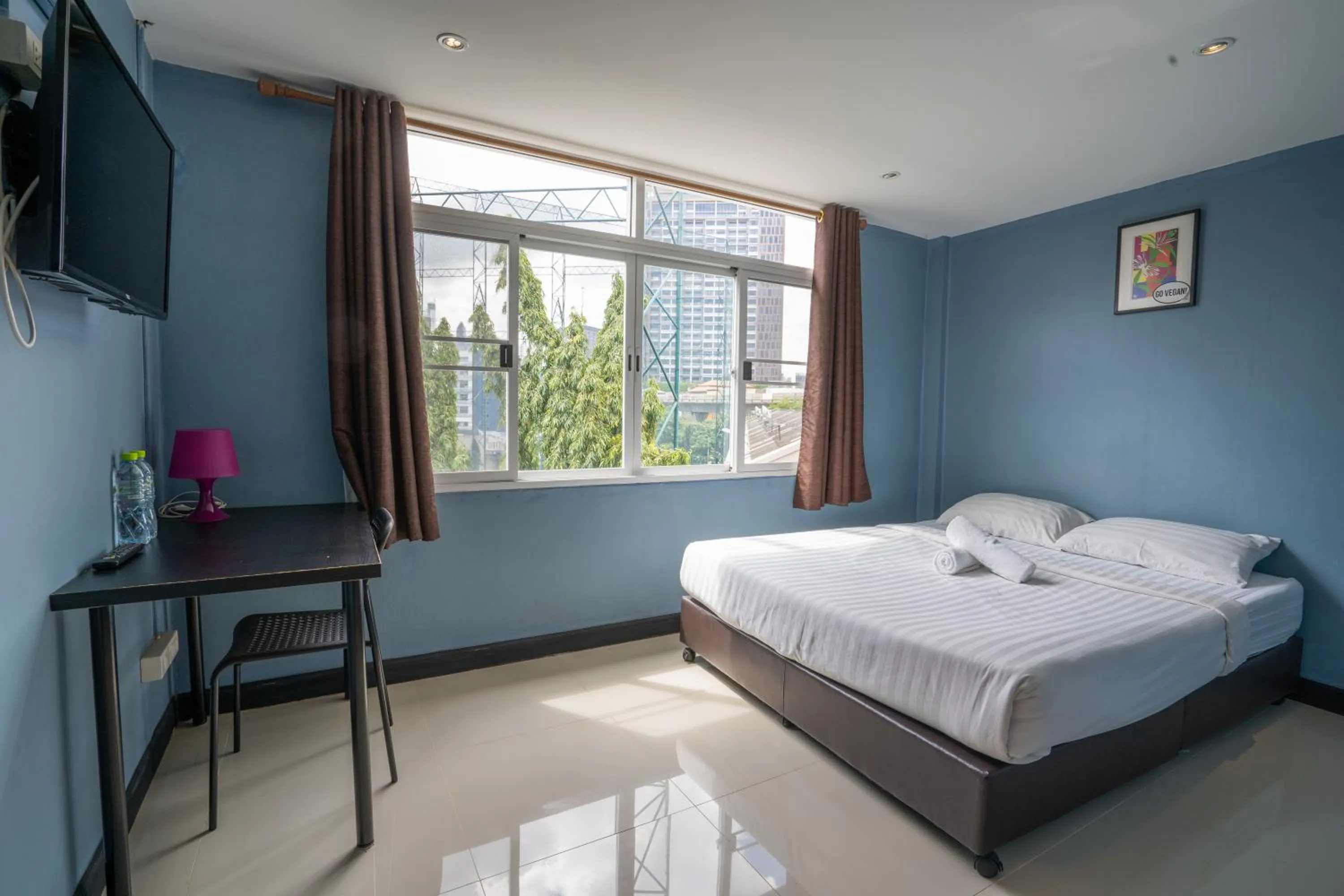 Double Room with Private Bathroom in The Little Pig Sukhumvit
