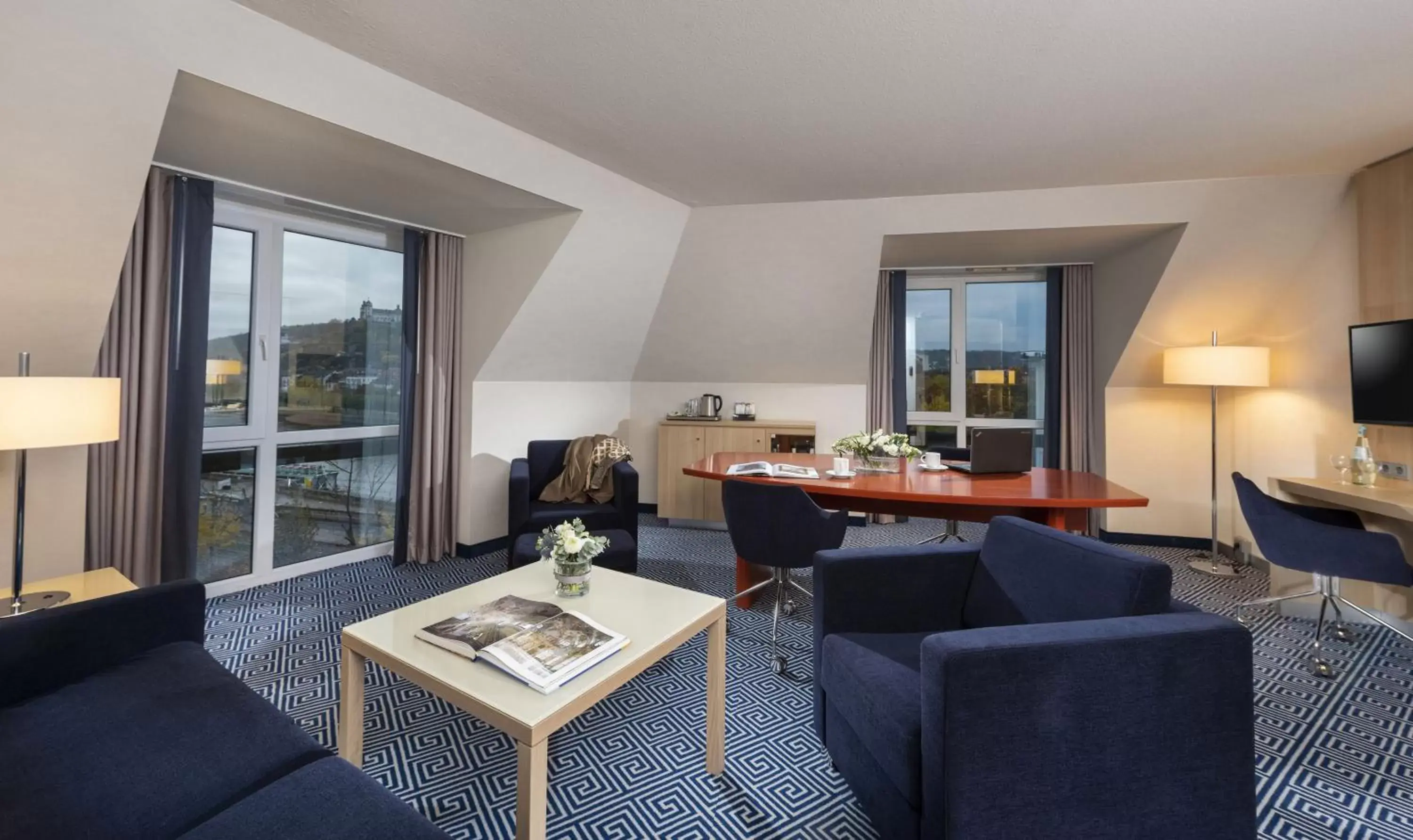 Living room, Seating Area in Maritim Hotel Würzburg