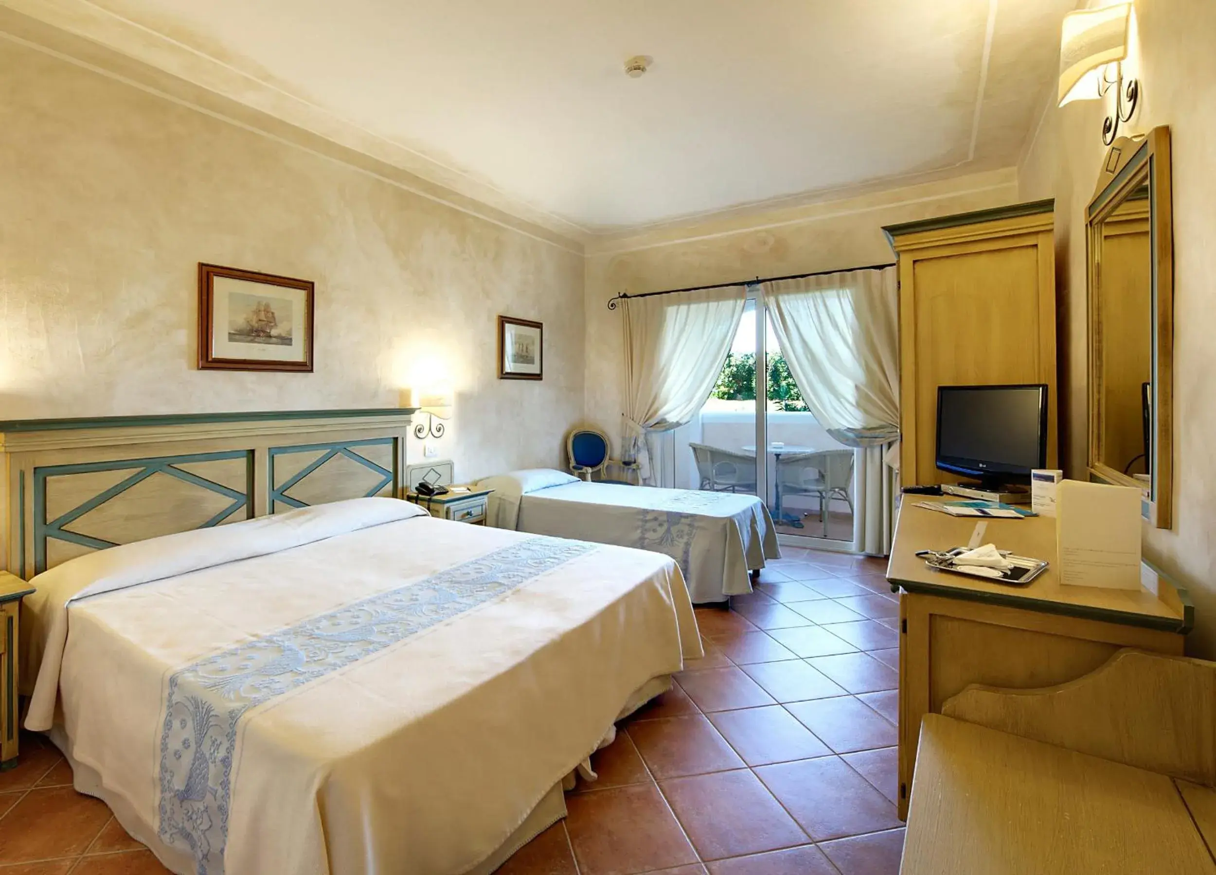 Triple Room with Garden View in Colonna Resort