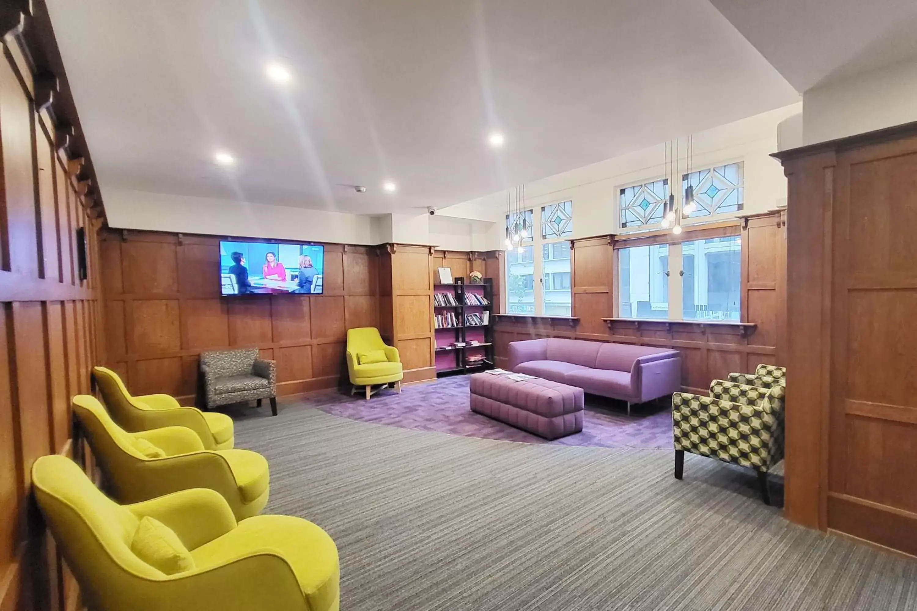 Lounge or bar, Lobby/Reception in ibis Styles Kingsgate Hotel