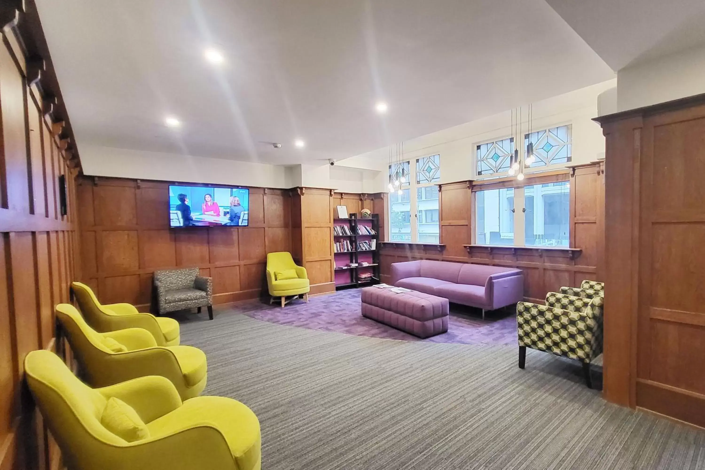 Lounge or bar in ibis Styles Kingsgate Hotel Lounge or bar in ibis Styles Kingsgate Hotel