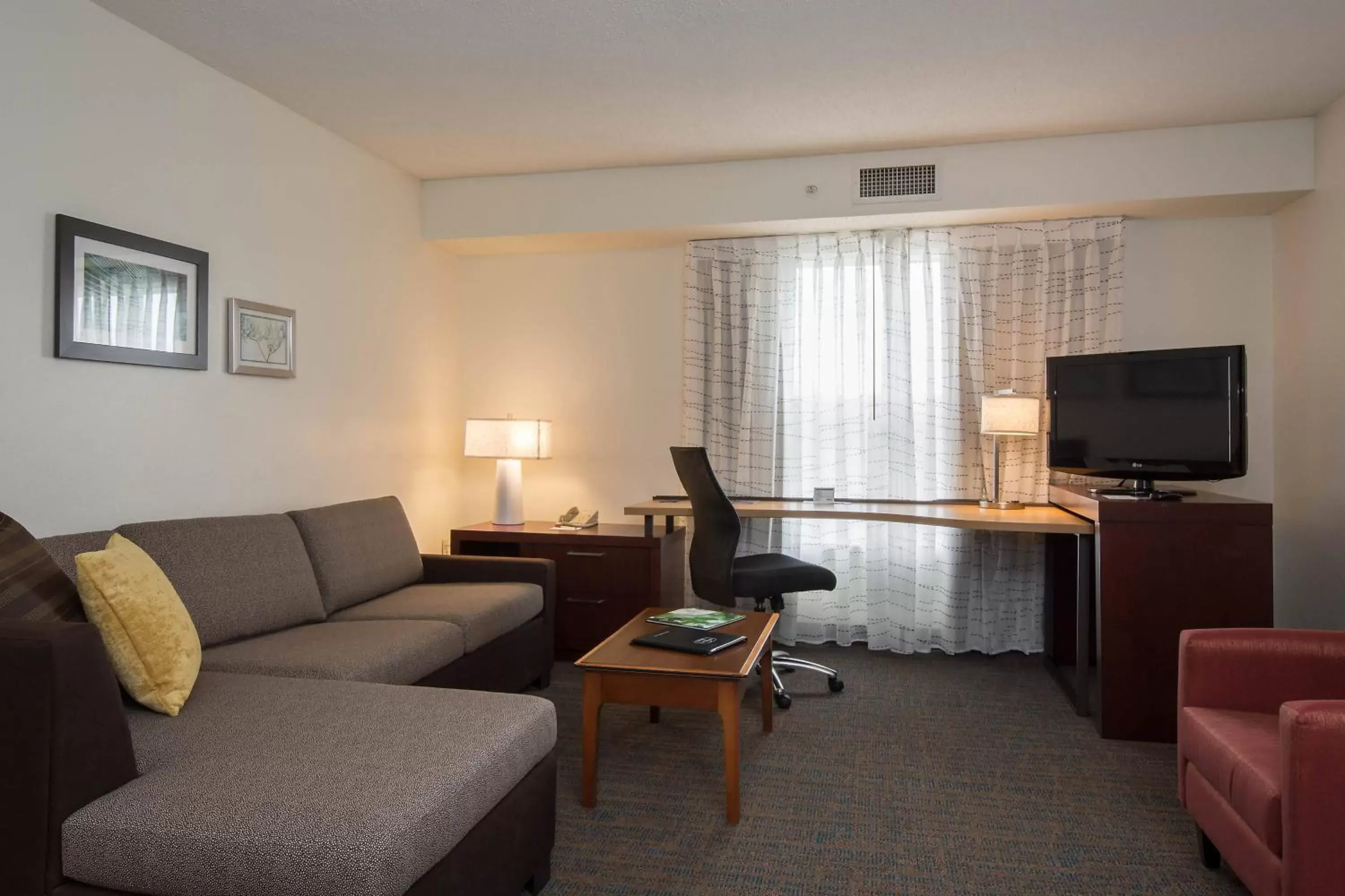 Living room, Seating Area in Residence Inn by Marriott Charlotte Piper Glen