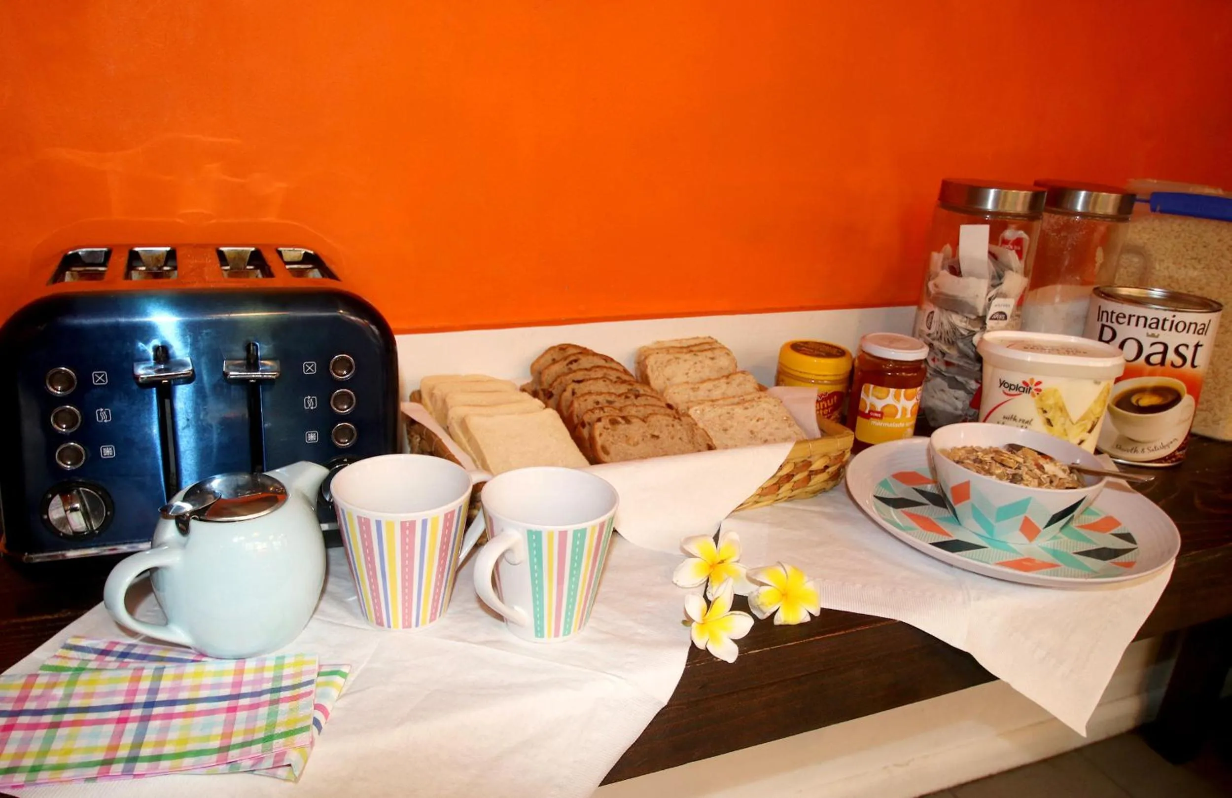 Continental breakfast in Original Backpackers