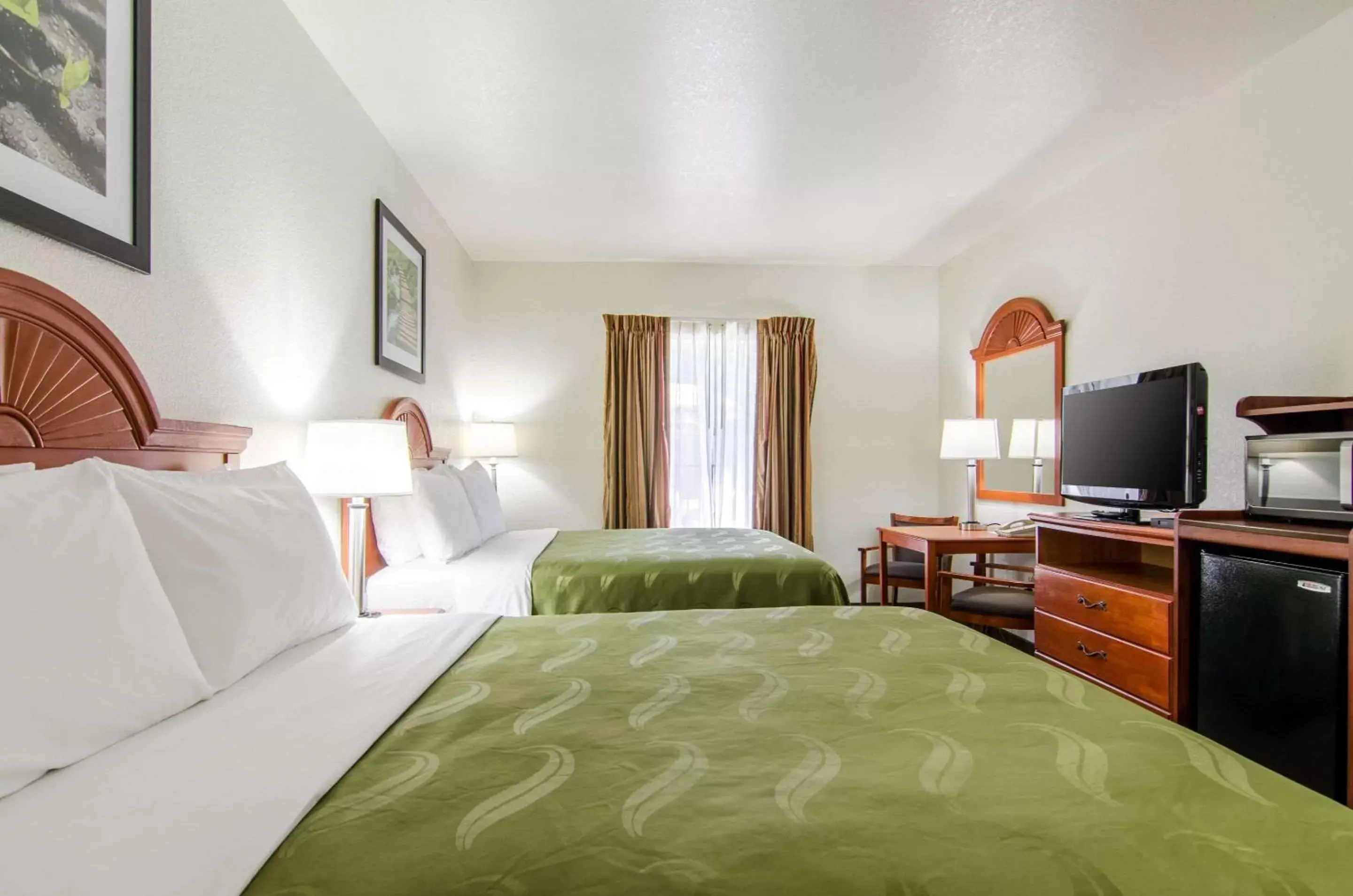 Photo of the whole room, Bed in Quality Inn Junction City near Fort Riley