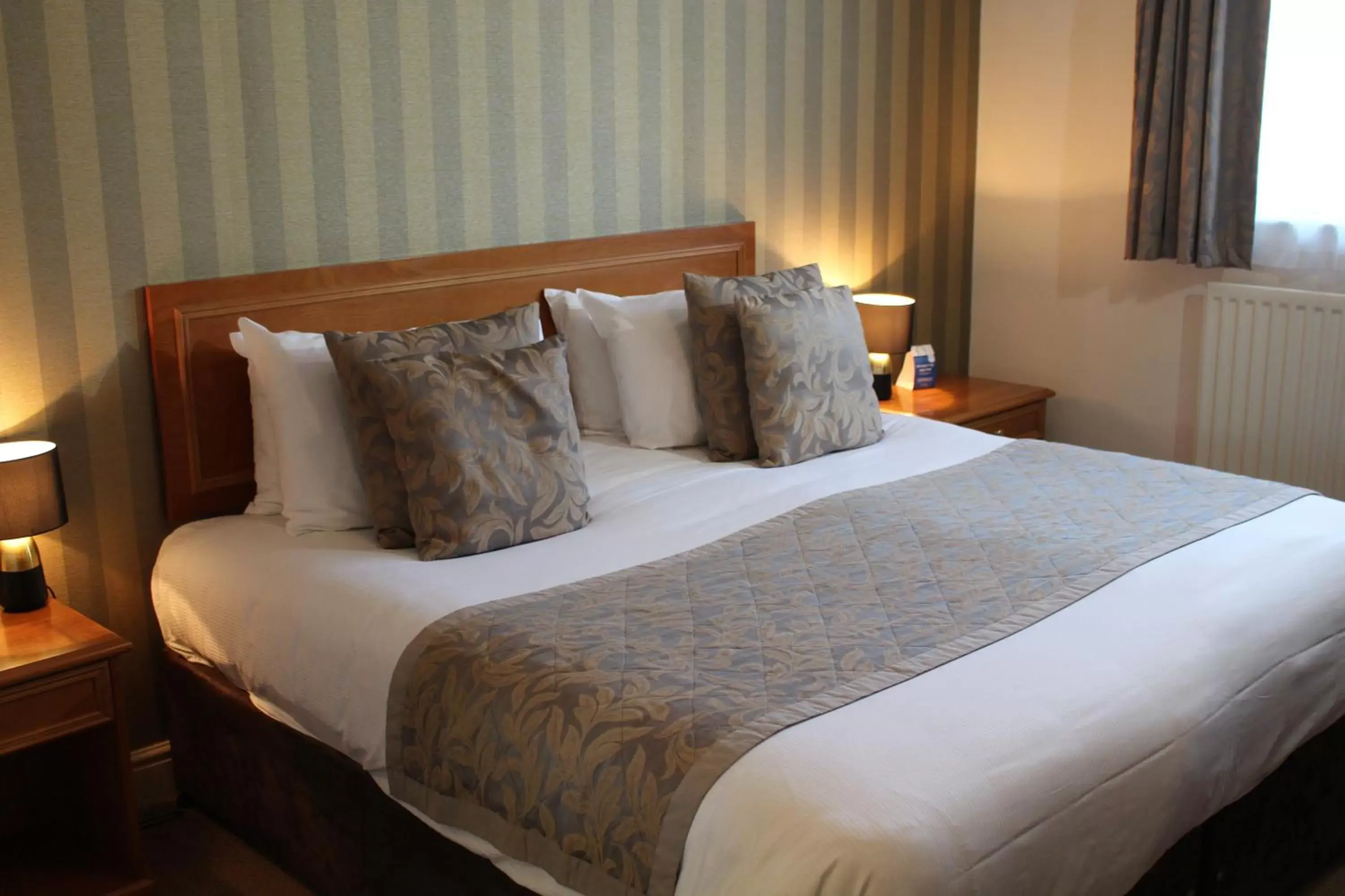 Bed in Best Western Manor Hotel