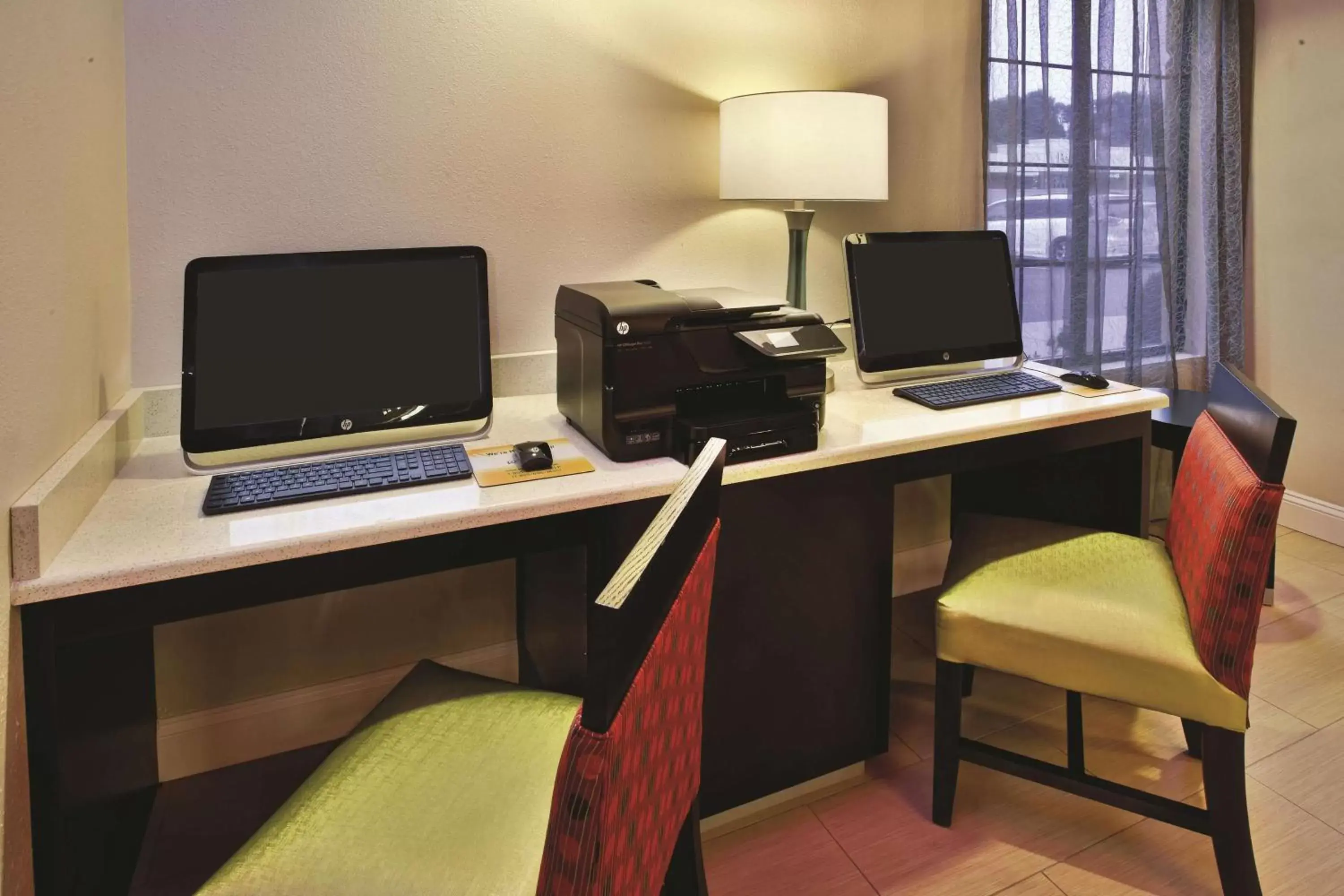 On site, Business Area/Conference Room in La Quinta Inn & Suites - New River Gorge National Park