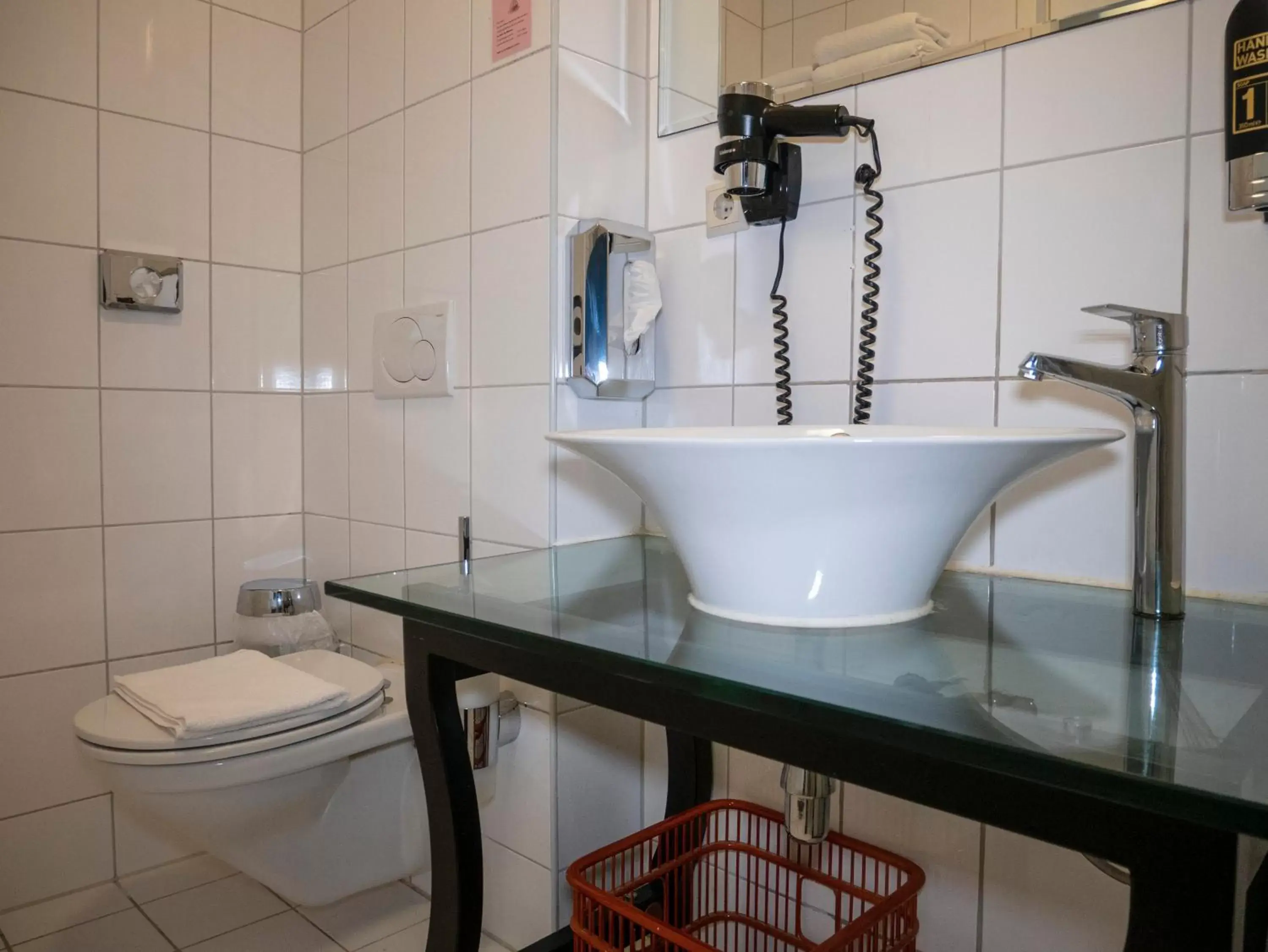 Bathroom in Hotel Hague Center