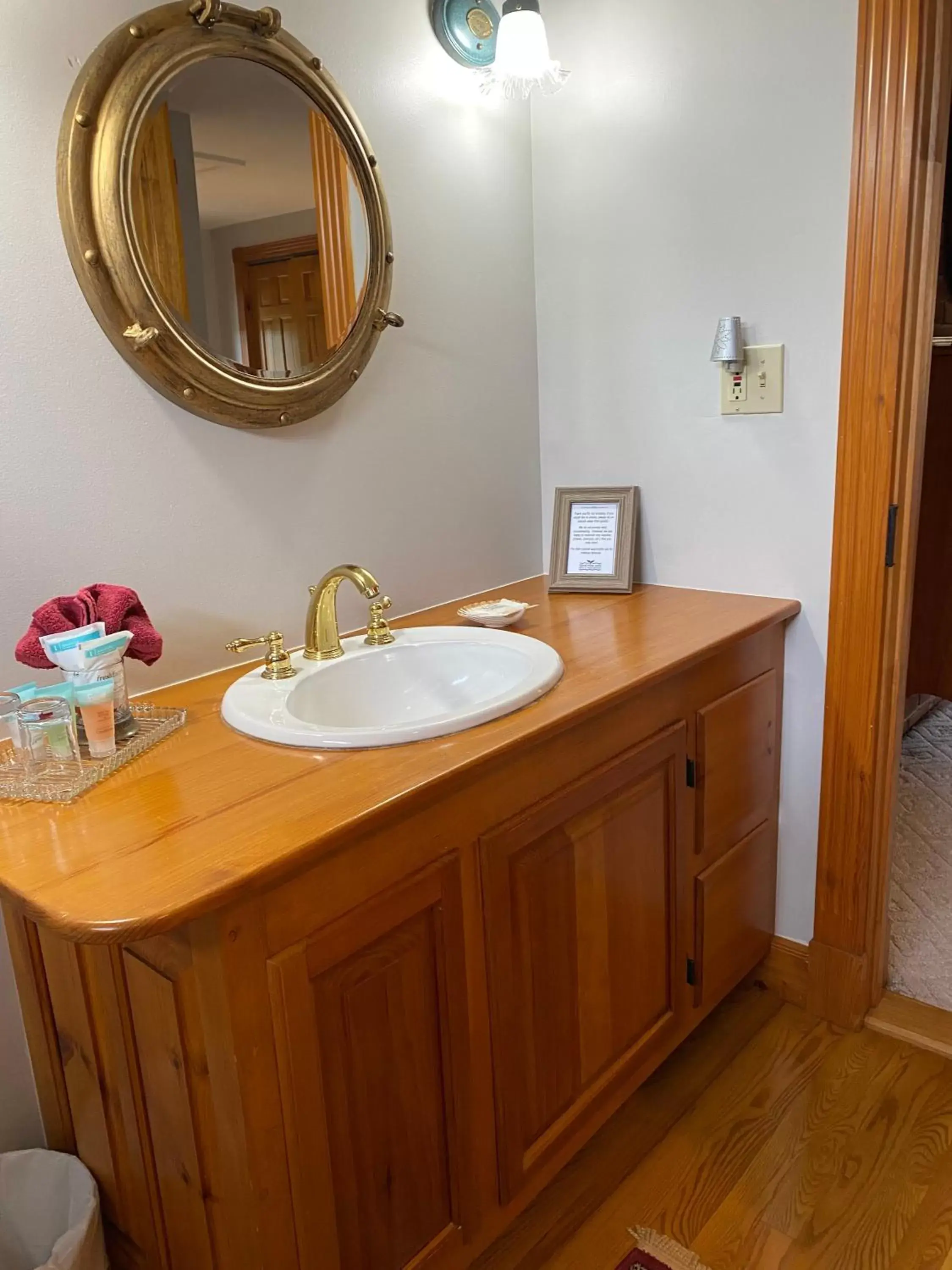 Bathroom in Spouter Inn Bed & Breakfast