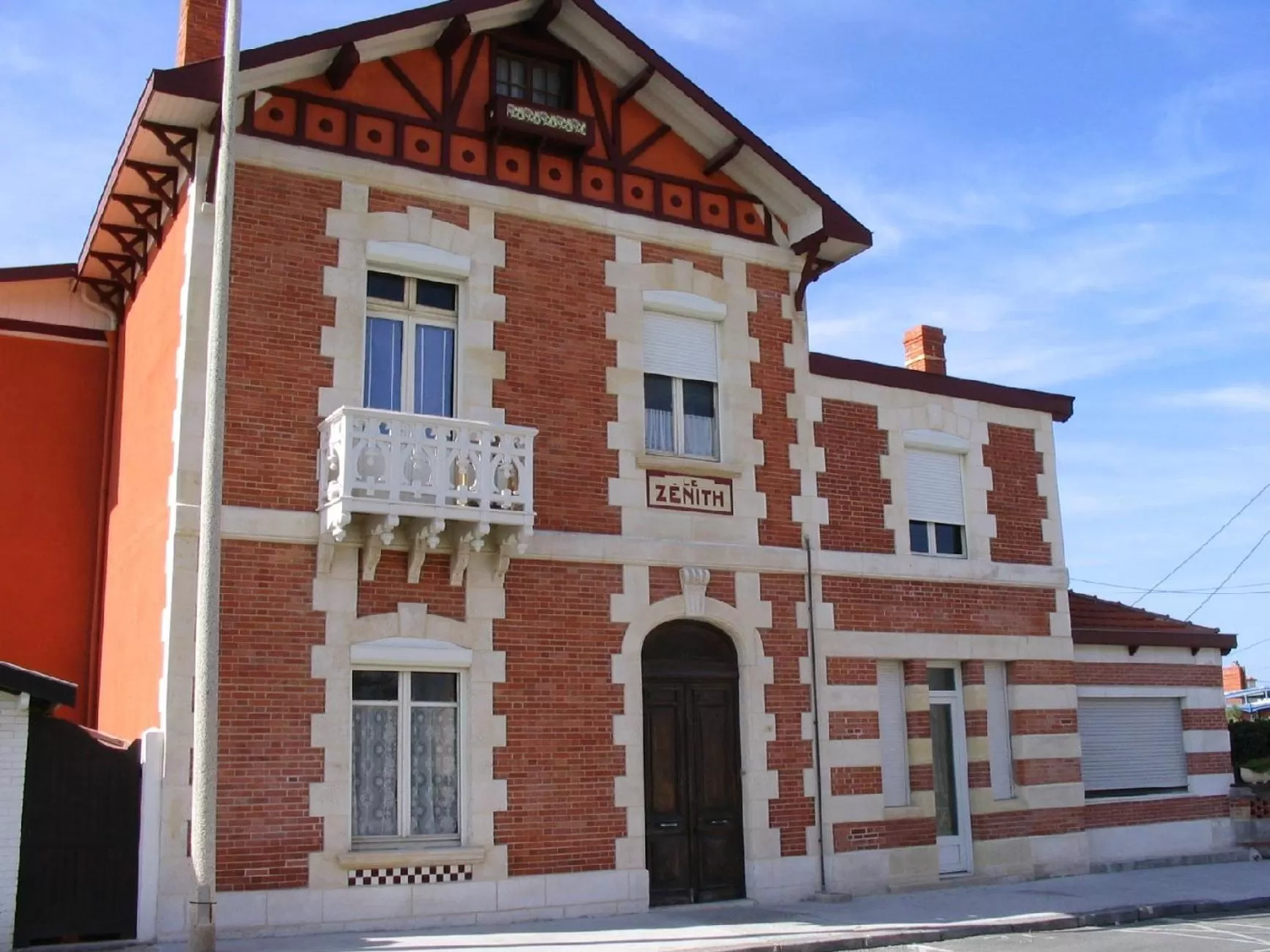 Facade/entrance in VILLA ZENITH Hostel - LA MAISON