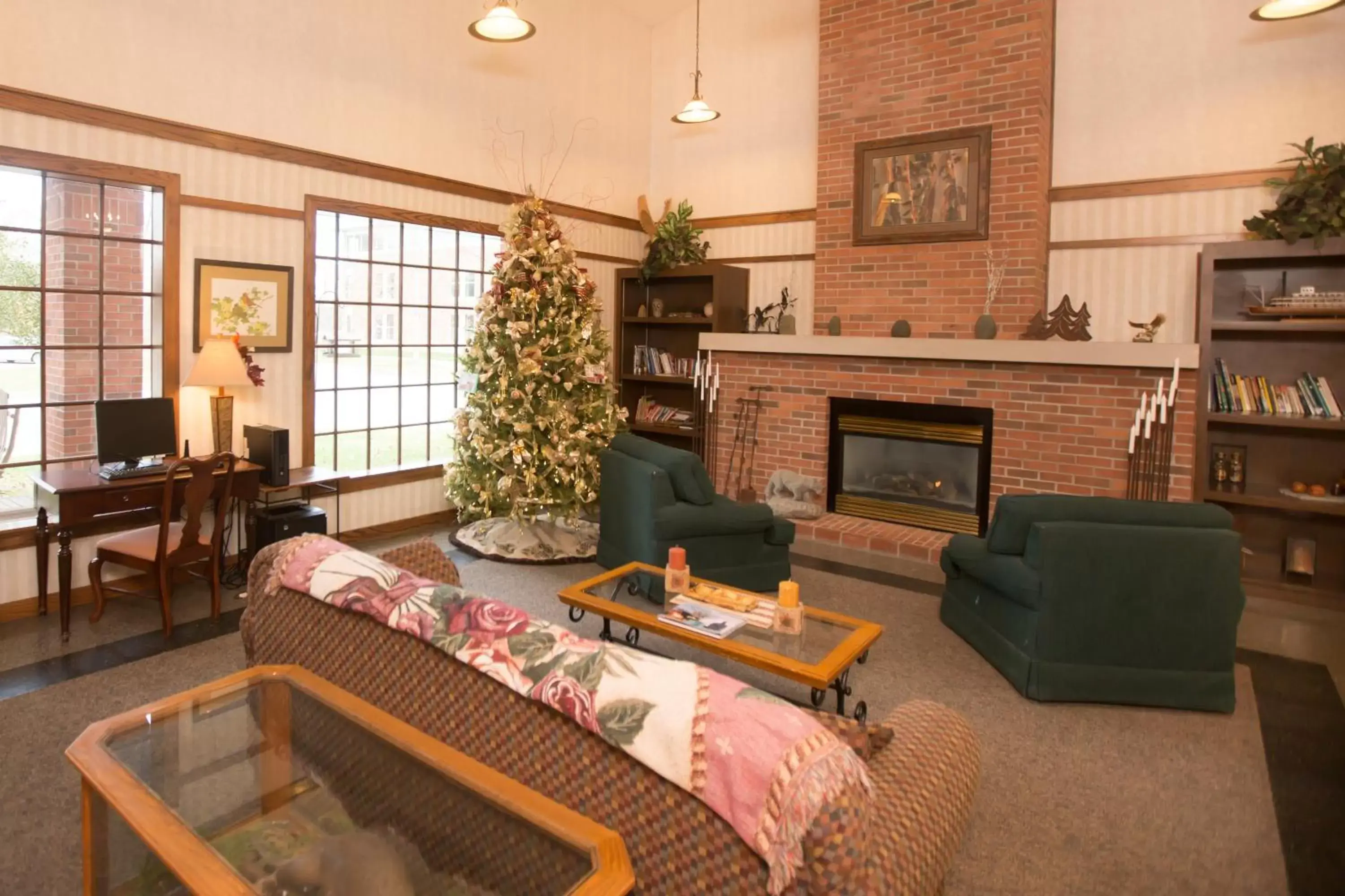 Communal lounge/ TV room, Seating Area in Clifty Inn