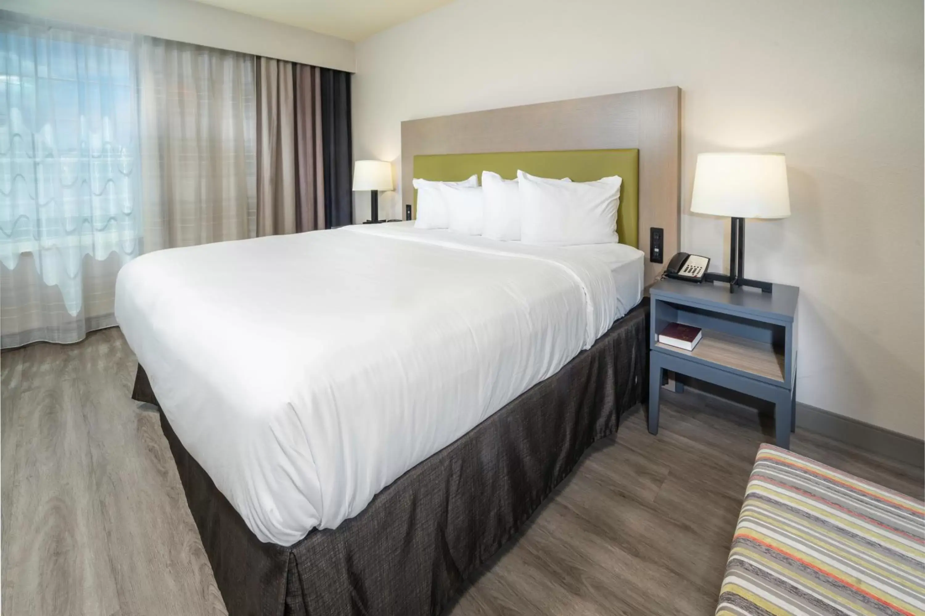 Bed in Country Inn & Suites by Radisson, Rocky Mount, NC