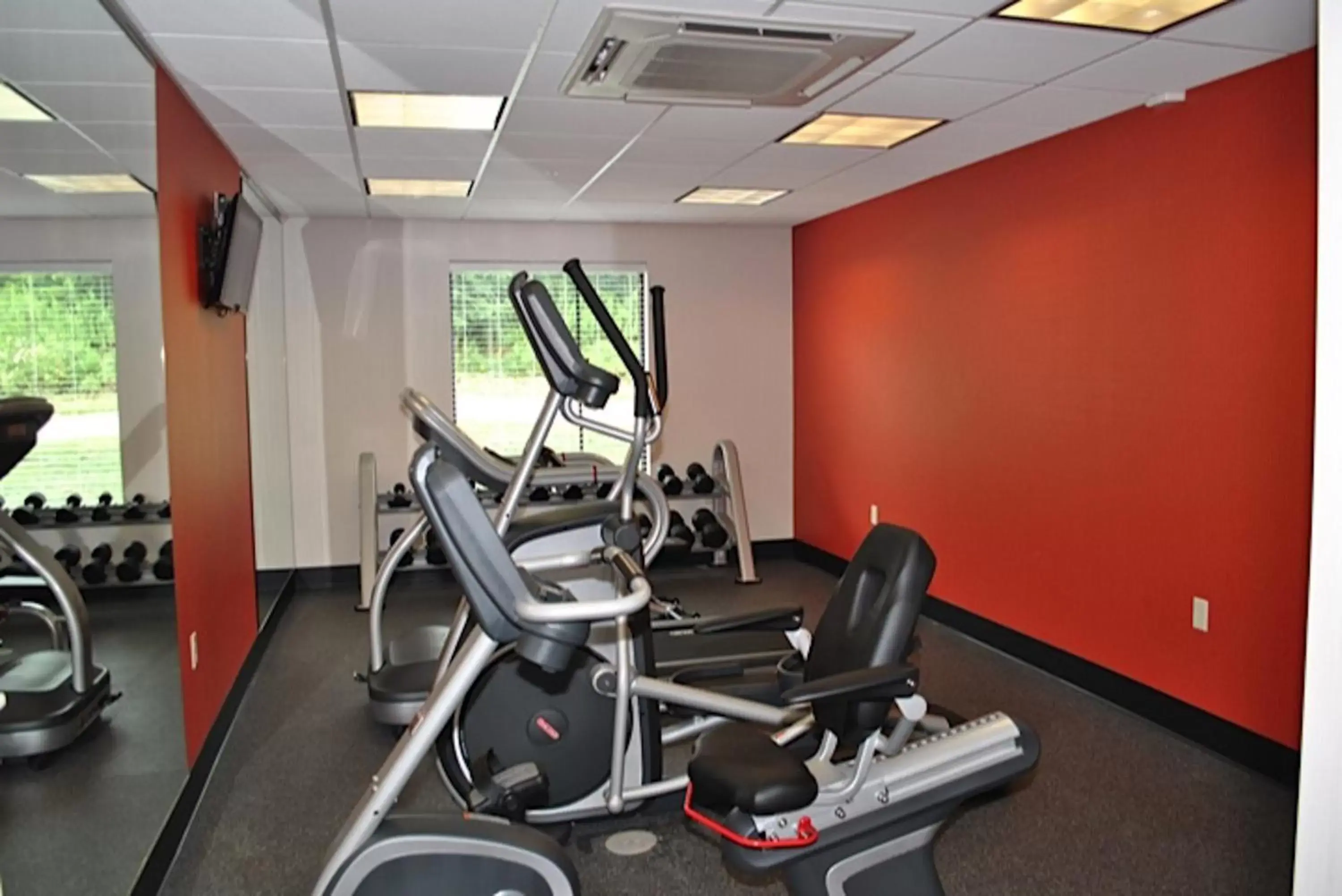 Fitness centre/facilities, Fitness Center/Facilities in Holiday Inn Express Salem, an IHG Hotel