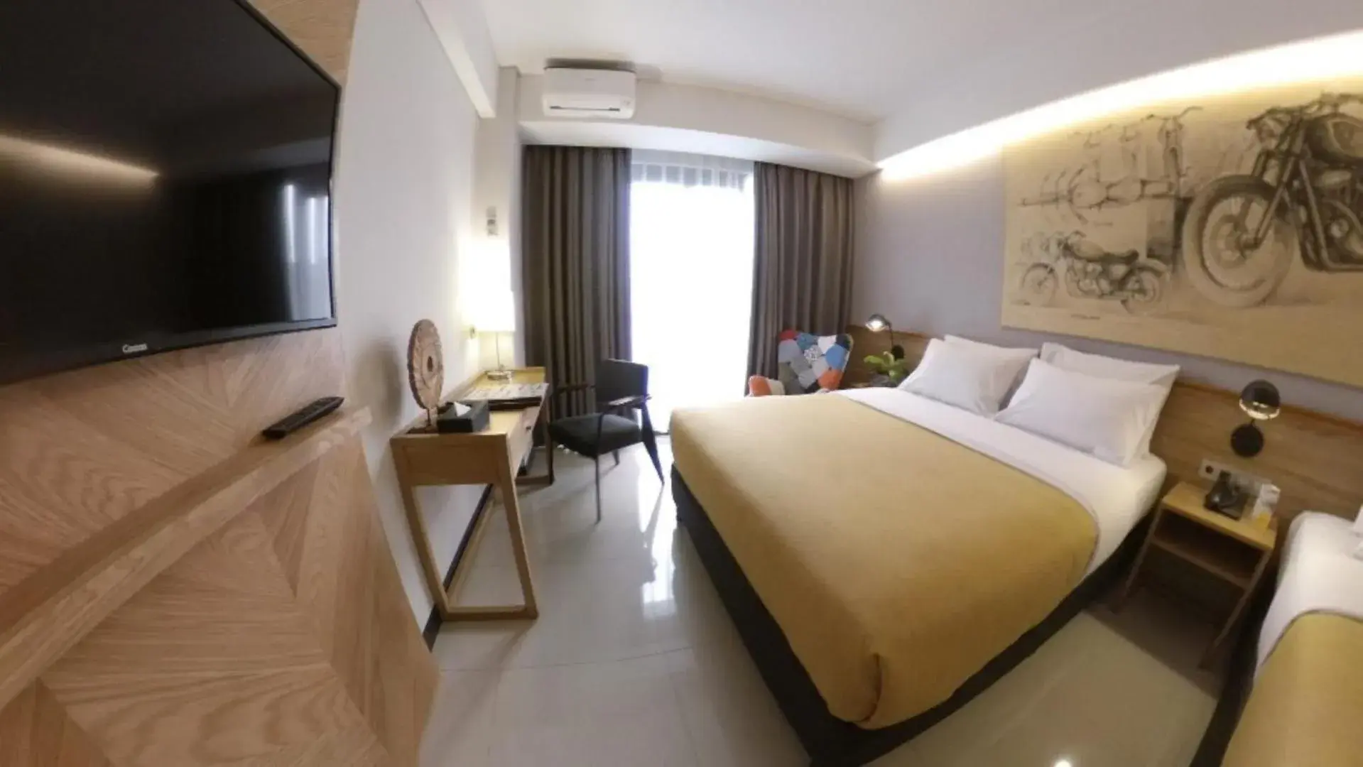 Bed, TV/Entertainment Center in Hay Bandung