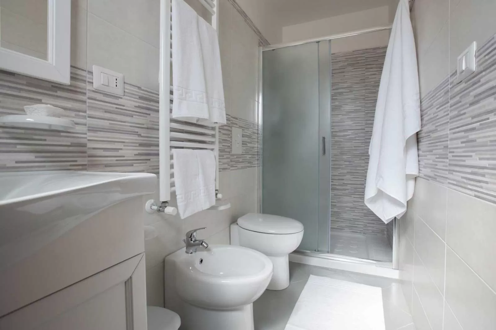 Shower, Bathroom in B&B Le due gioie