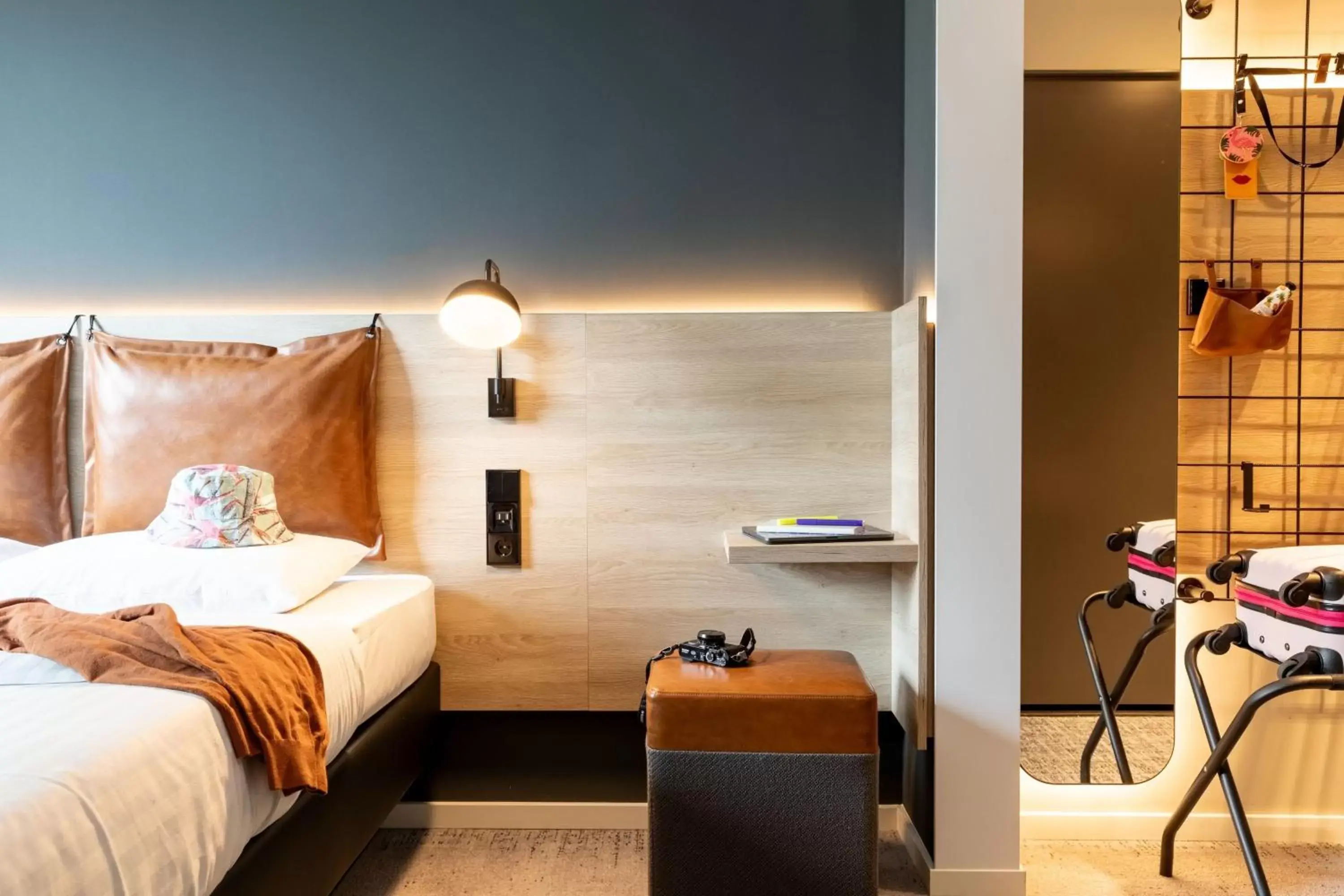 Photo of the whole room, Bed in Moxy Essen City