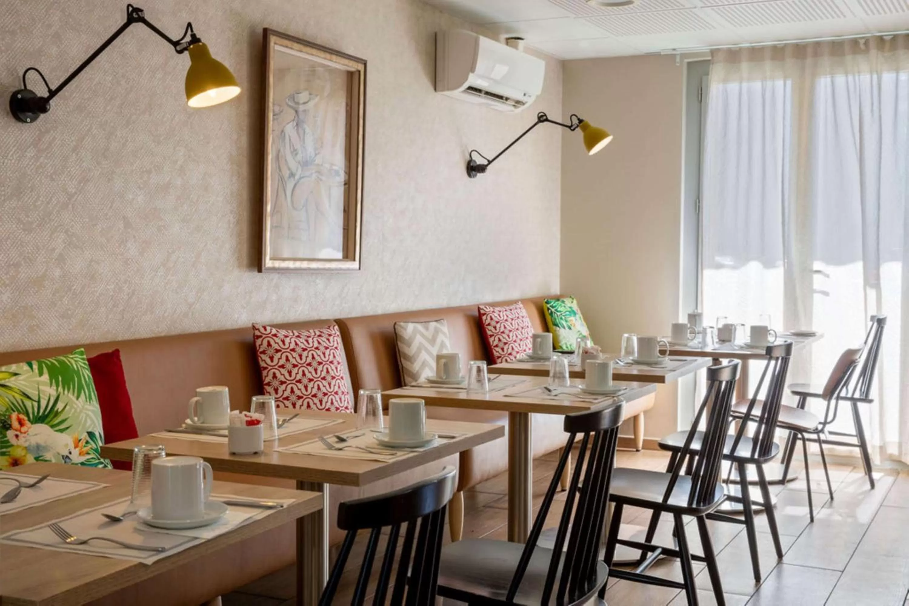 Breakfast in BEST WESTERN La Porte des Châteaux