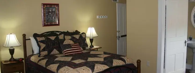 Bedroom, Bed in The Swope Manor Bed & Breakfast Bedroom, Bed in The Swope Manor Bed & Breakfast