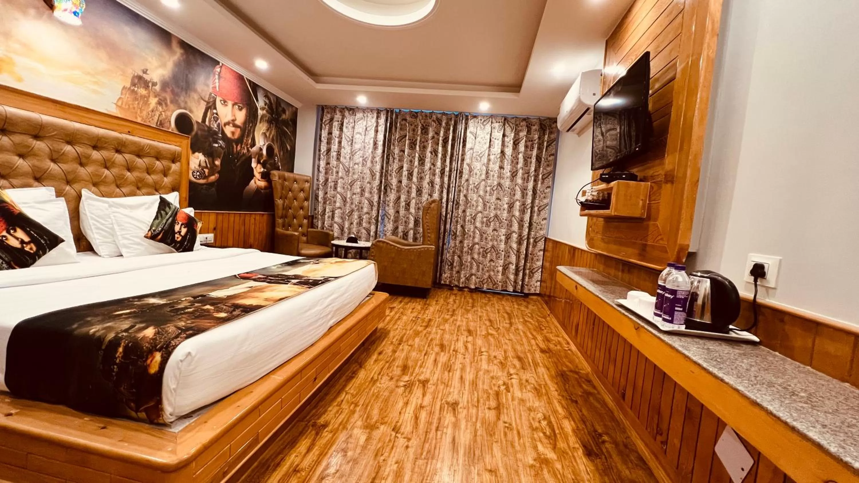 Bed in Hotel Old Smugglers with Balcony mountain view(A/C hot and Cold)