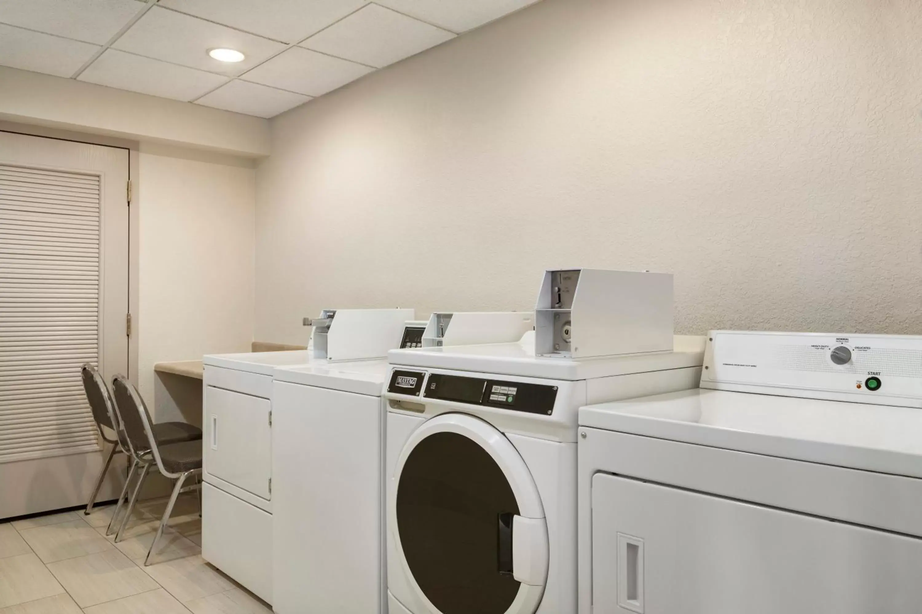 laundry, Kitchen/Kitchenette in Holiday Inn Express & Suites Sarasota East, an IHG Hotel