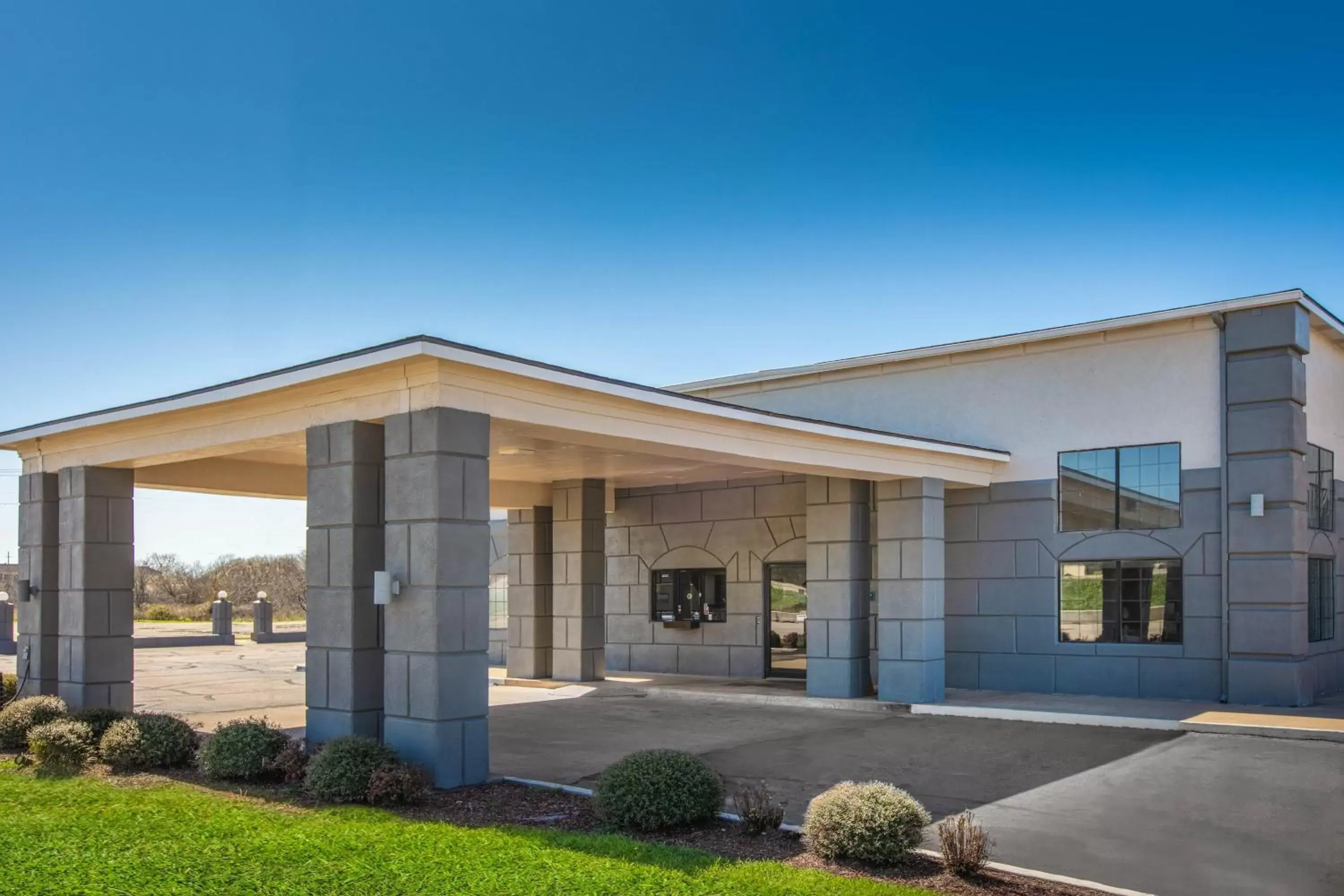 Facade/entrance, Property Building in Days Inn by Wyndham Waco