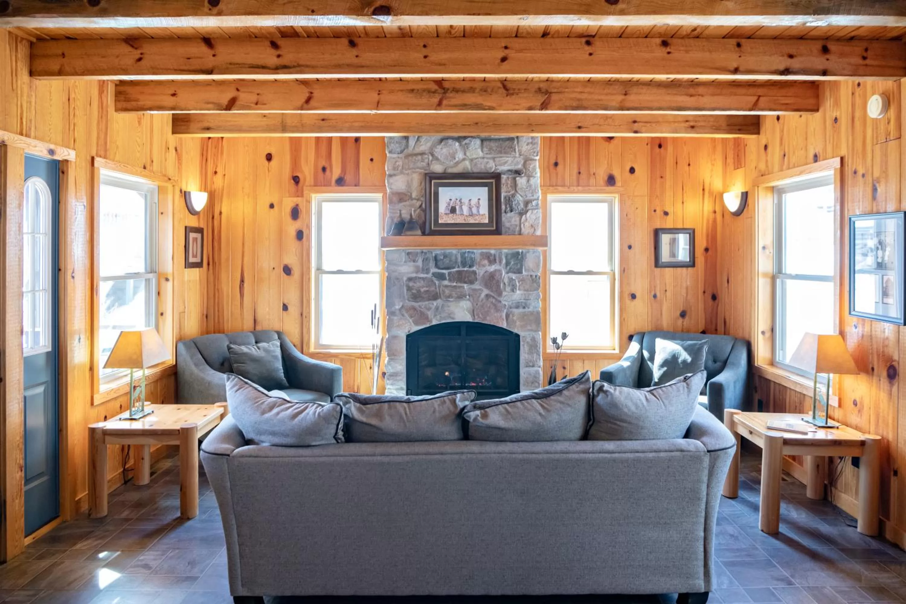 Communal lounge/ TV room in Stay Inn Ely