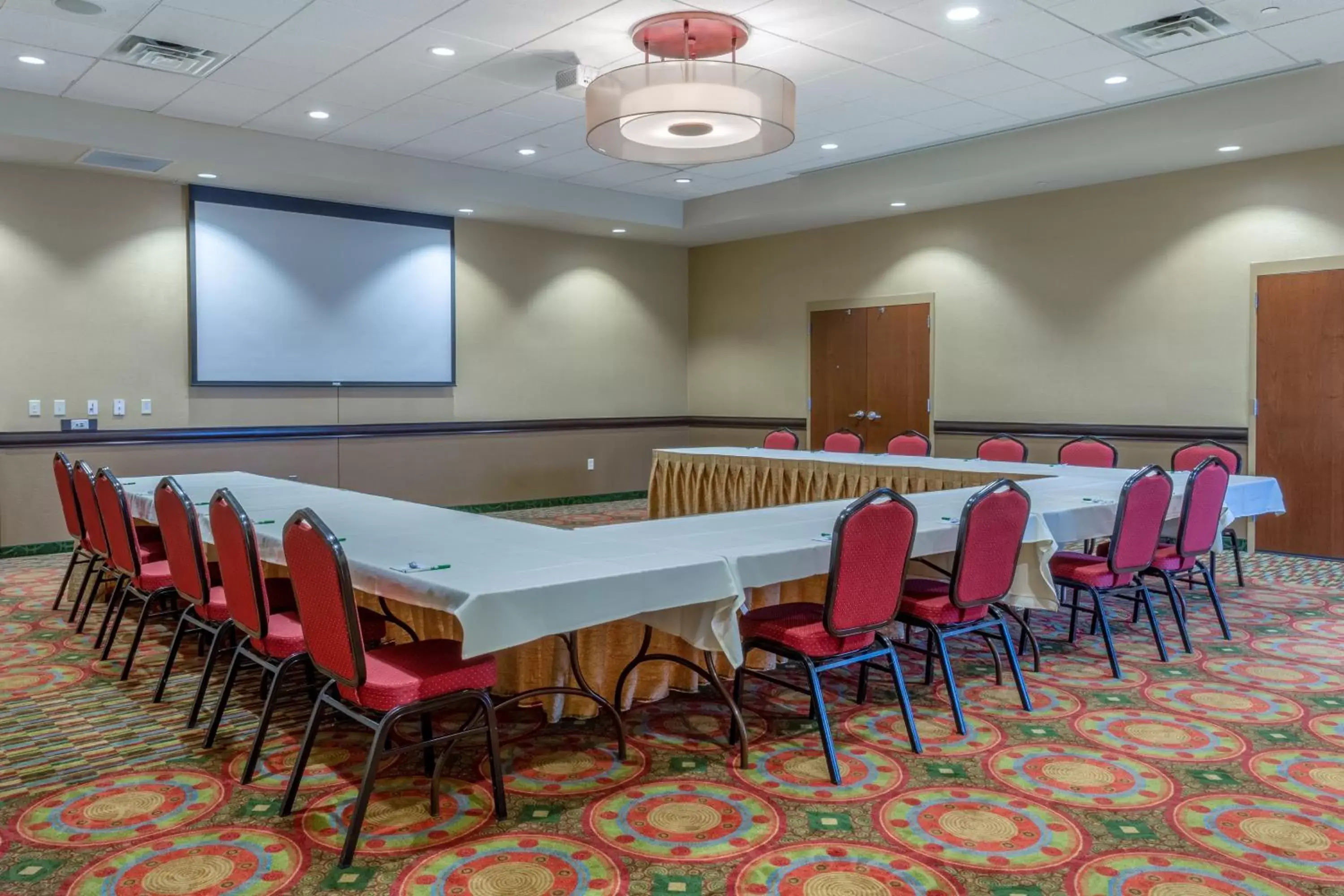 Meeting/conference room in Holiday Inn Eau Claire South, an IHG Hotel