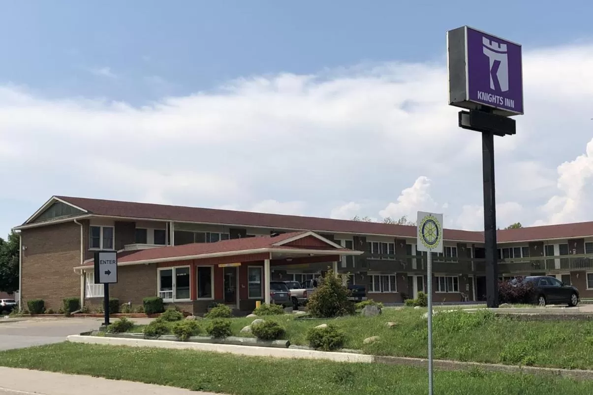 Property building in Knights Inn Fort Erie