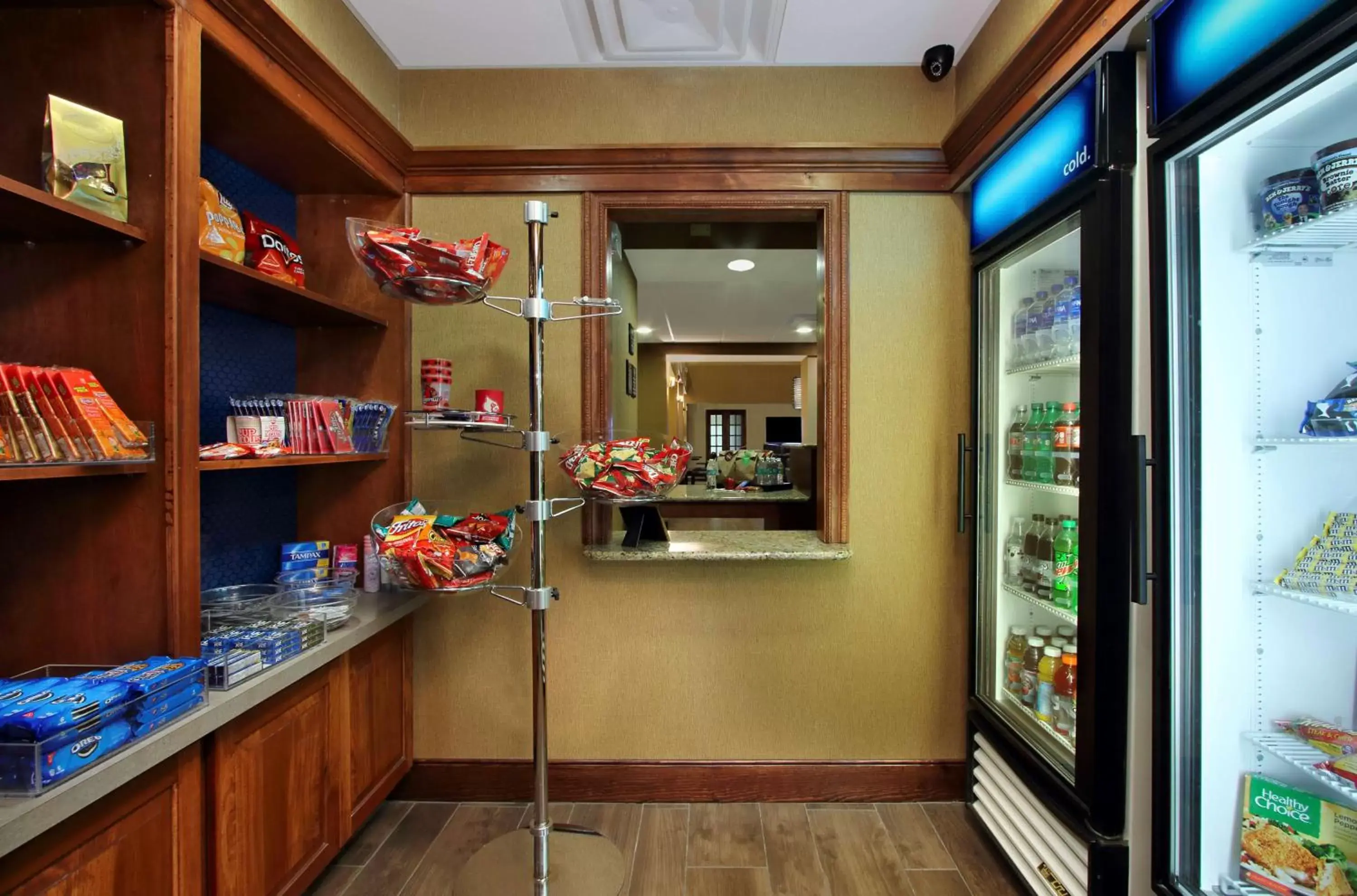 Restaurant/places to eat in Hampton Inn & Suites Madisonville Restaurant/places to eat in Hampton Inn & Suites Madisonville