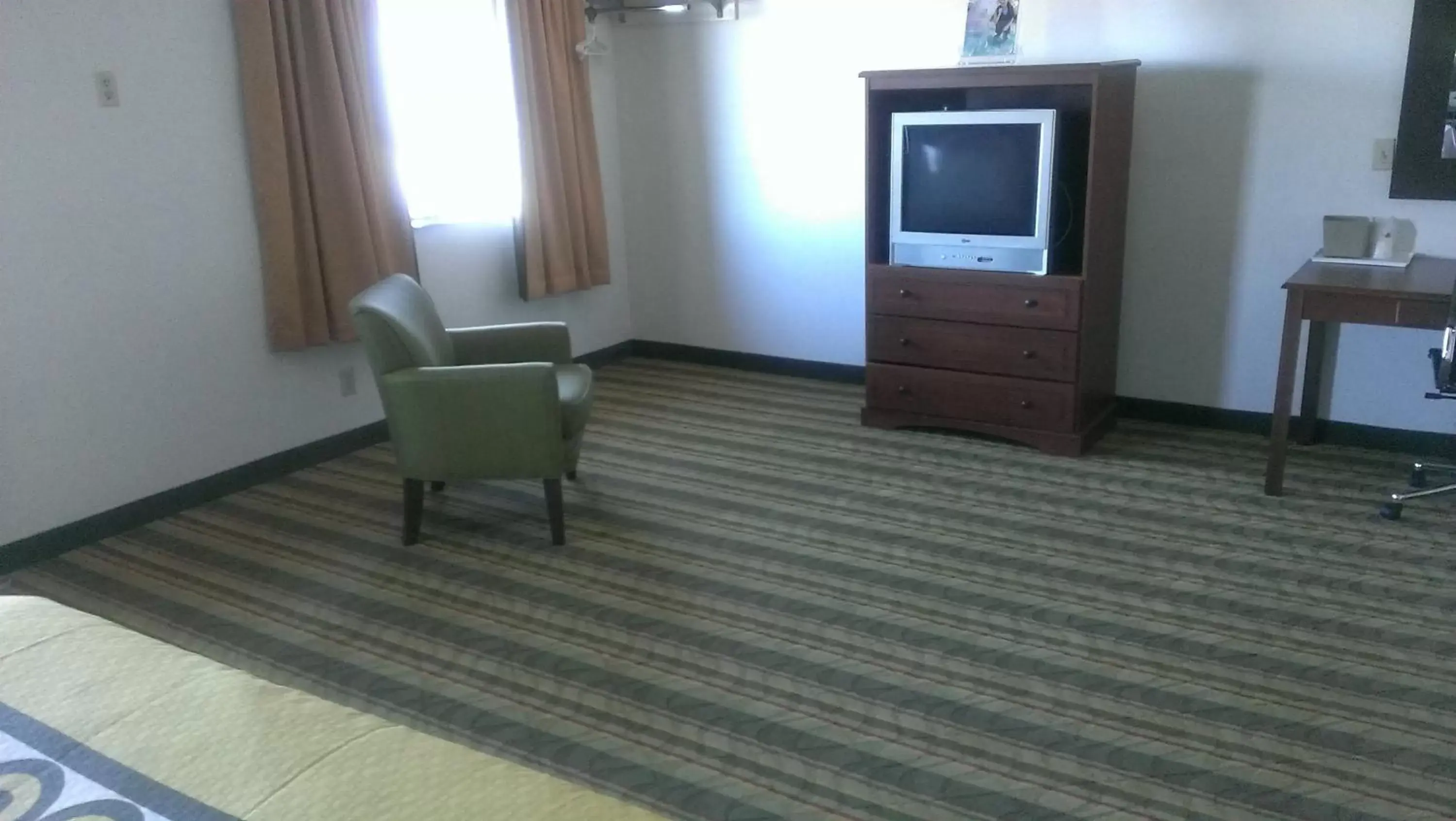 TV and multimedia, TV/Entertainment Center in Super 8 by Wyndham West Haven