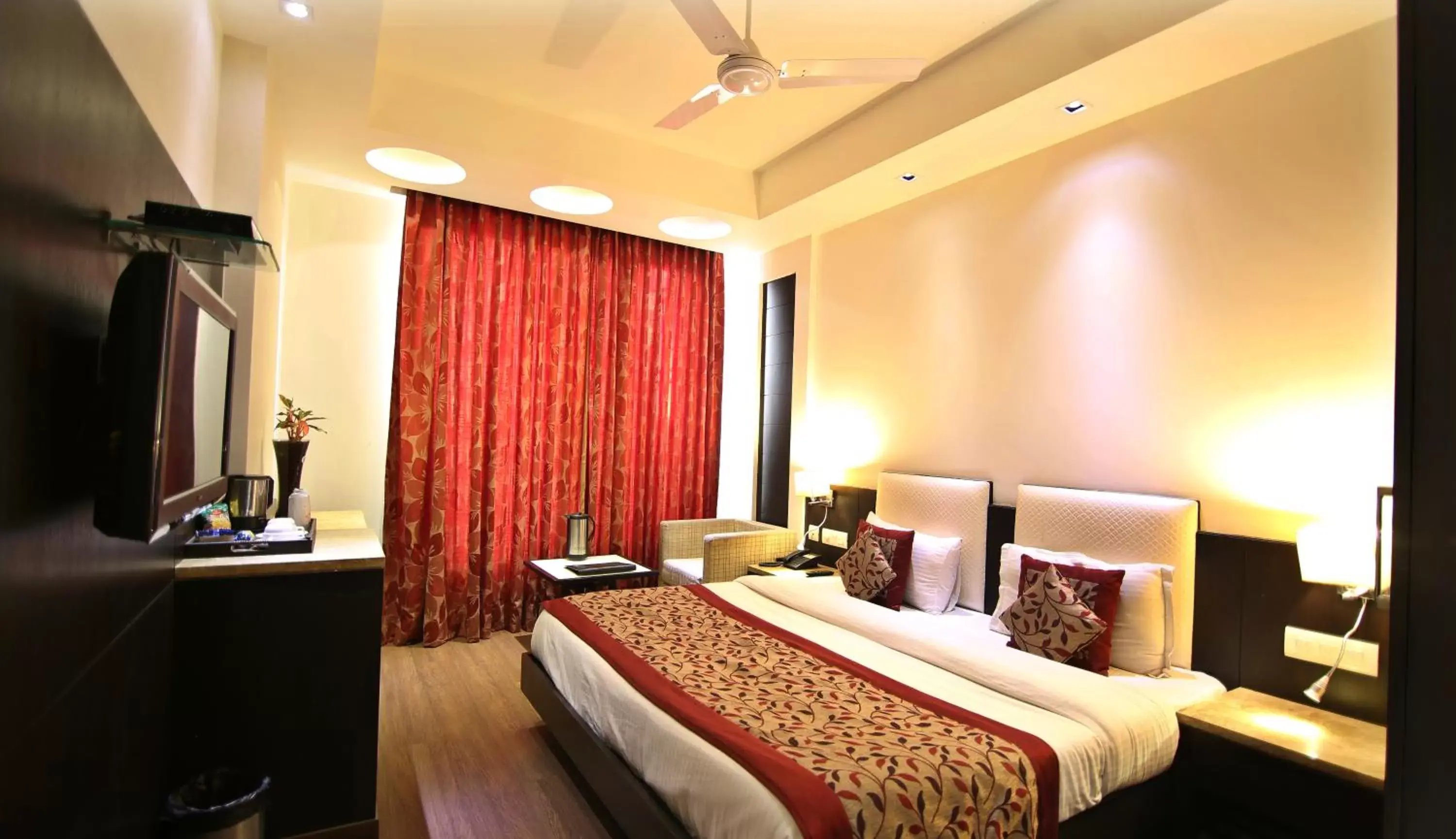 Bedroom, TV/Entertainment Center in The Prime Balaji Deluxe @ New Delhi Railway Station