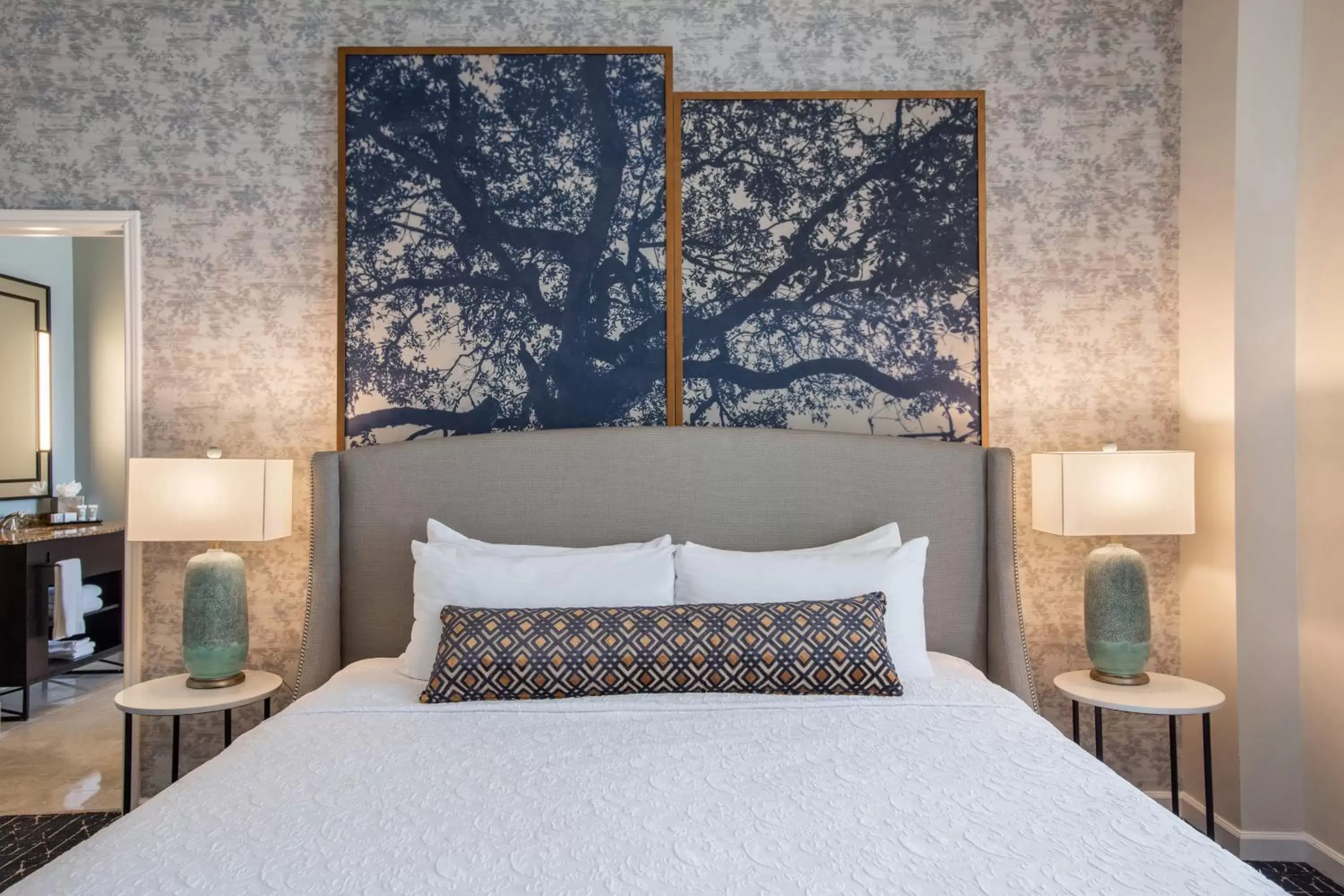 Bedroom, Bed in Magnolia Hotel Houston, a Tribute Portfolio Hotel