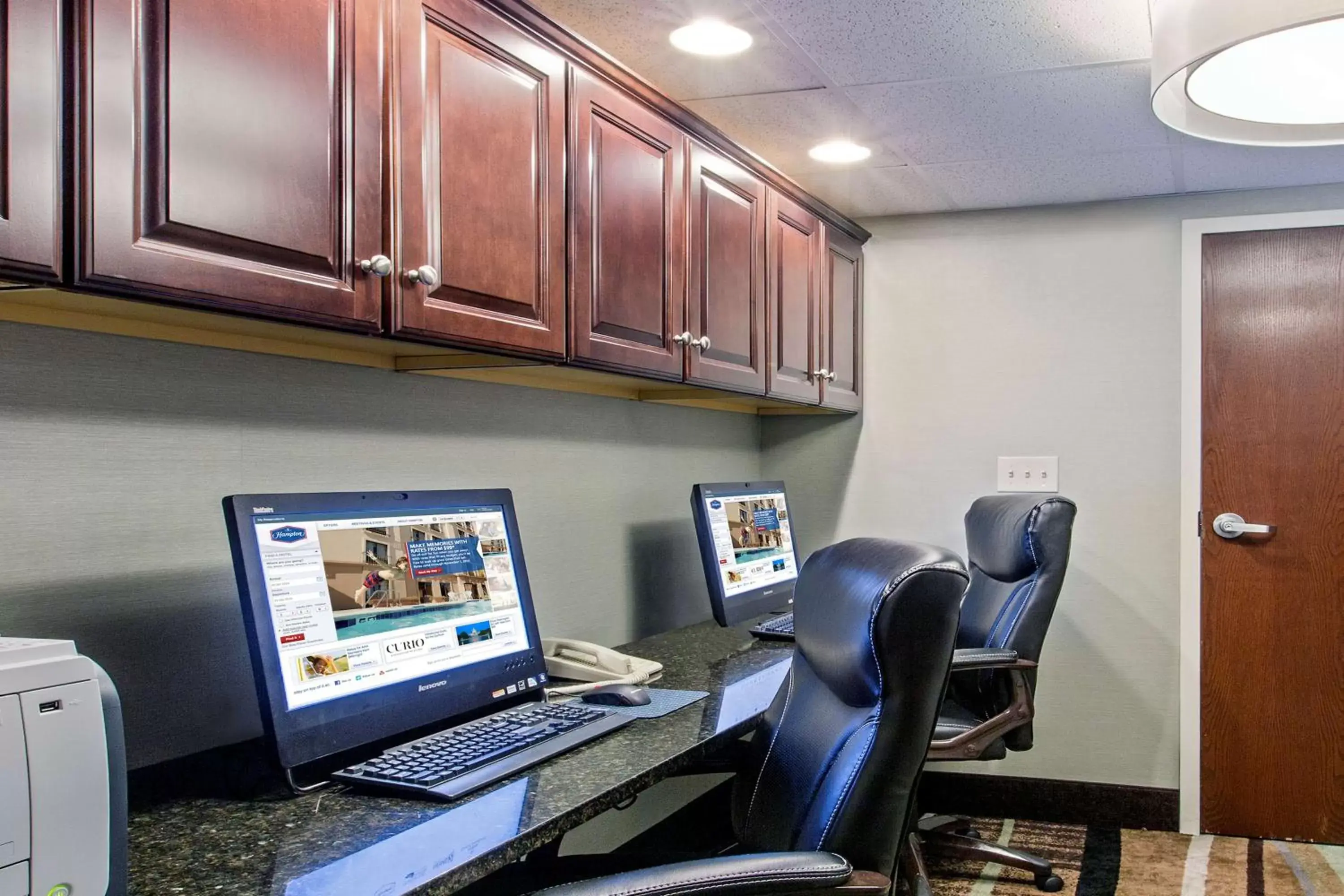 Business facilities, Business Area/Conference Room in Hampton Inn West Springfield