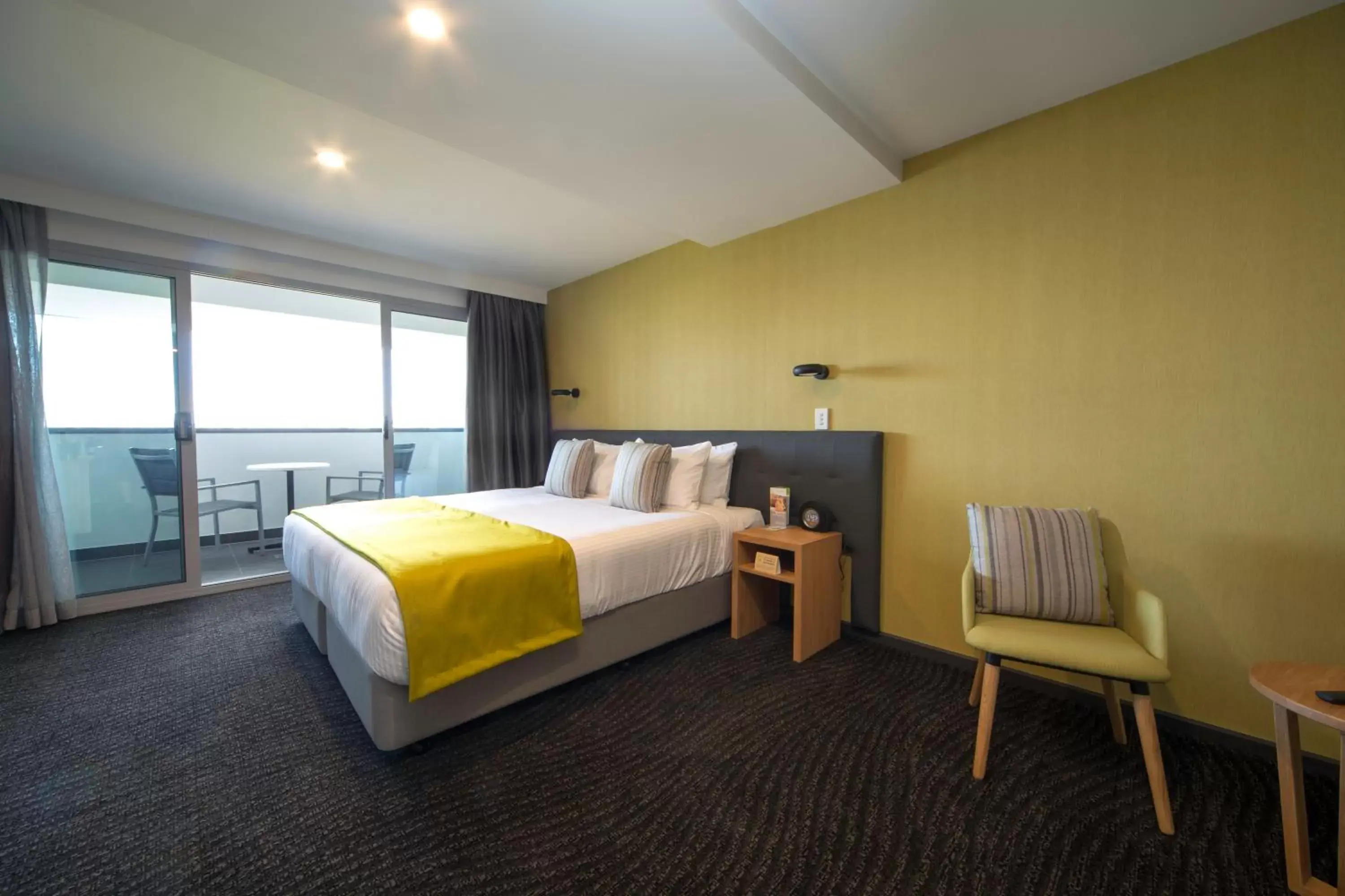 Photo of the whole room in Mercure Melbourne Caroline Springs