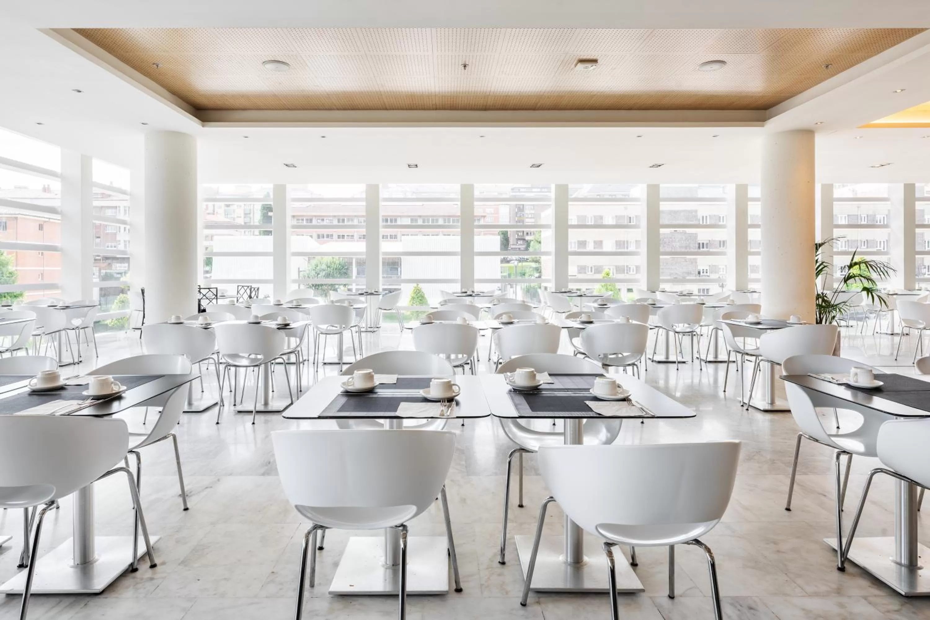 Restaurant/places to eat in Eurostars Palacio de Cristal